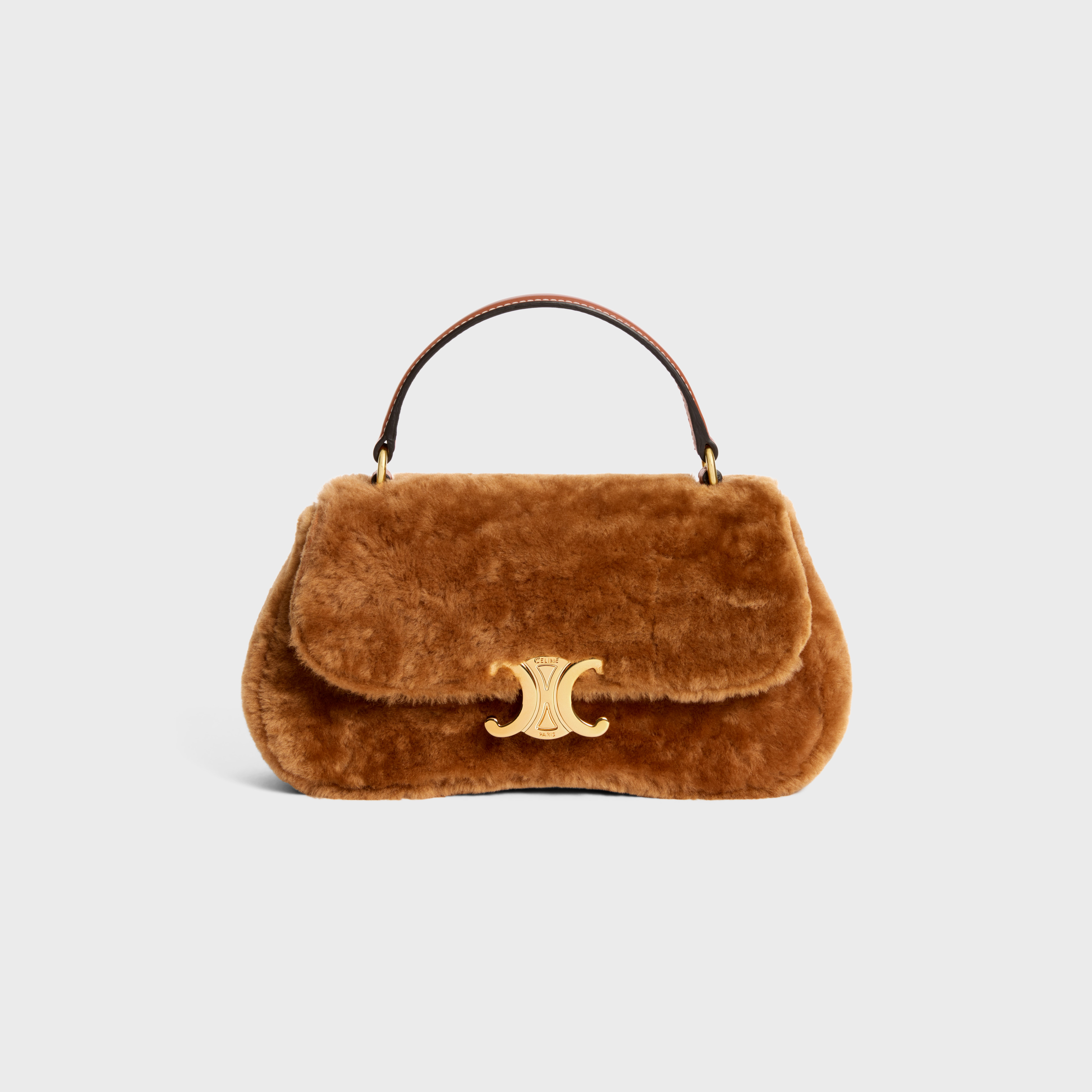 Teen CELINE Lola羊毛革及牛皮革手袋。NT$110,000（CELINE提供）