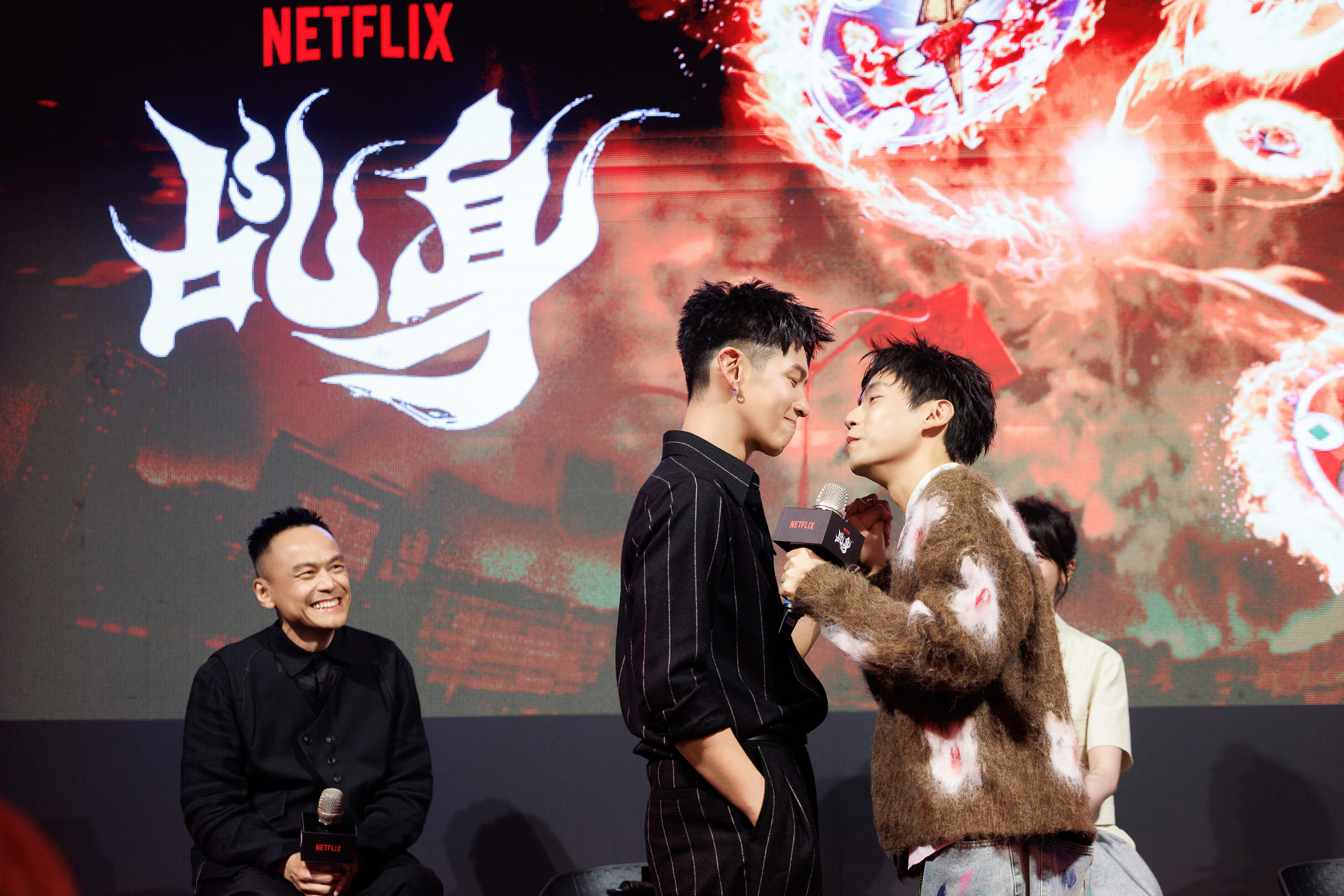 Netflix《乩身》全球發布會，柯震東與林鶴軒逗趣互動笑翻全場。（Netflix提供）
