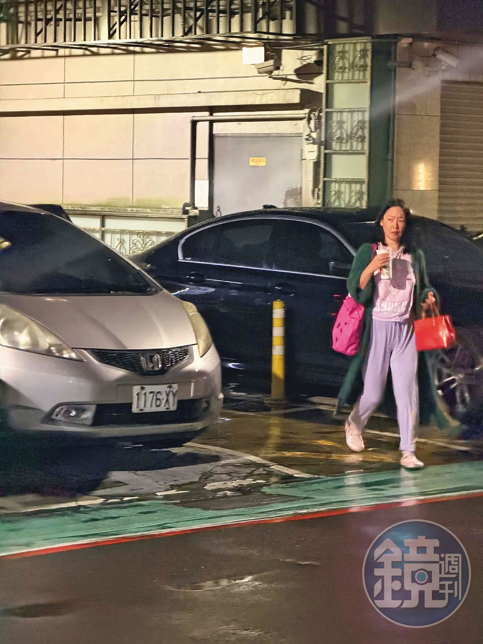 4/25 18：45返家沒多久，王俐人又換上瑜伽服外出