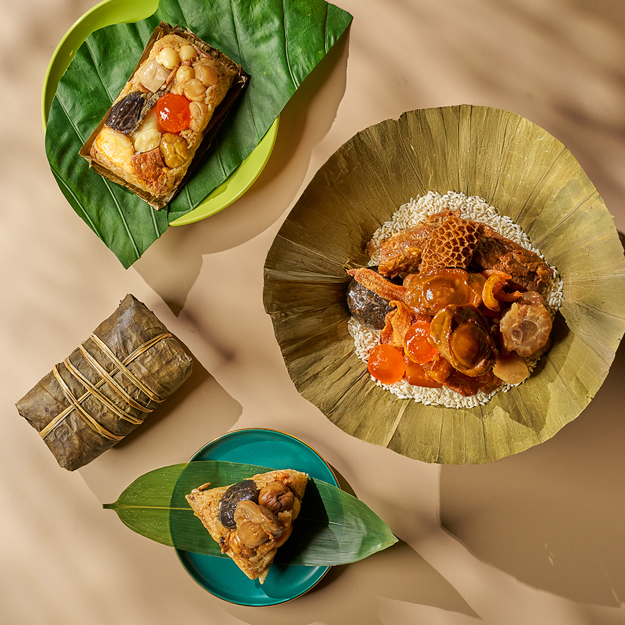 以江浙菜聞名的江南春餐廳，今年推出「古早味飄香粽」、「辣味犇粽」與「滬式鮑魚干貝粽」三款手工粽，兼具經典和創新風味。（台北福華大飯店提供）