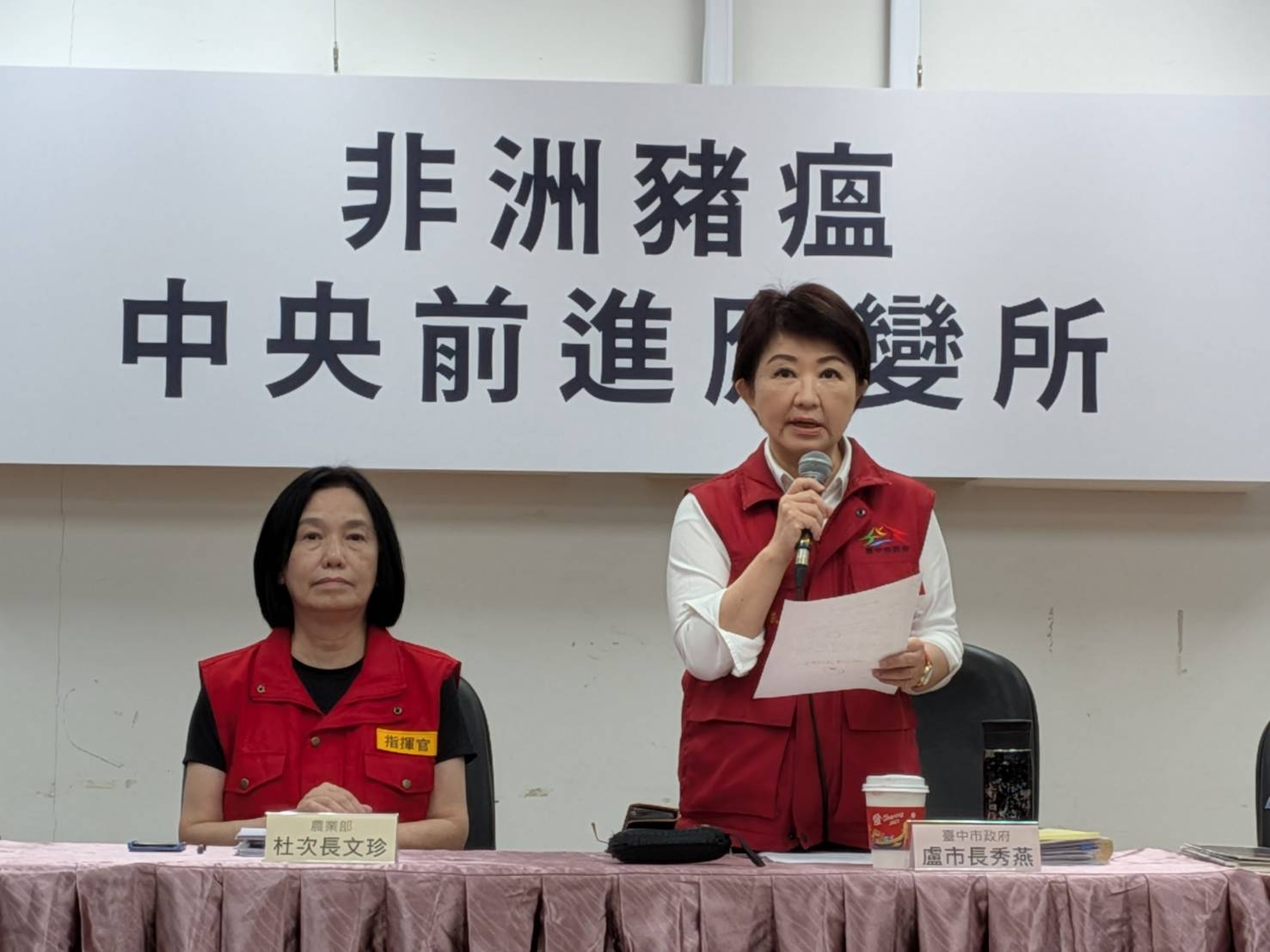 台中市長盧秀燕表示市府目標是將疫情完全鎖定在個案場內。