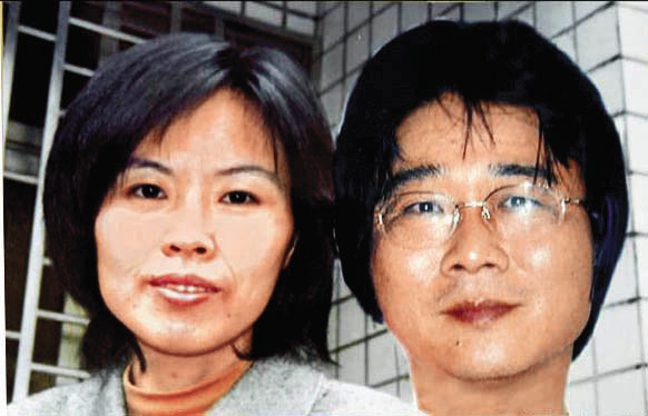 5名死者的雙親劉志勤（右）、林真米（左）案發後人間蒸發，警方研判涉嫌重大，立即發布通緝。（翻攝畫面）