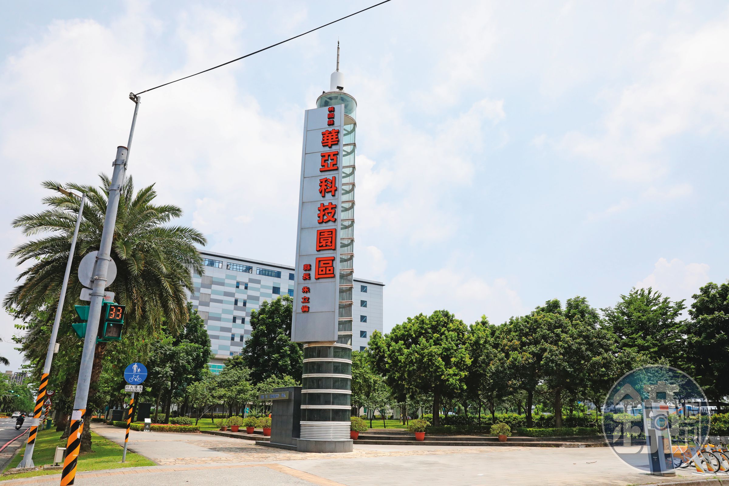 華亞科技園區占地158公頃,共108家高科技等廠商進駐,約25,000名員工在此上班,產值驚人。