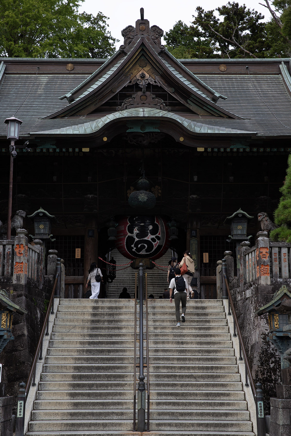 新勝寺是關東地區最知名的信仰中心，幾乎每年「初詣」人次都位居日本榜首。