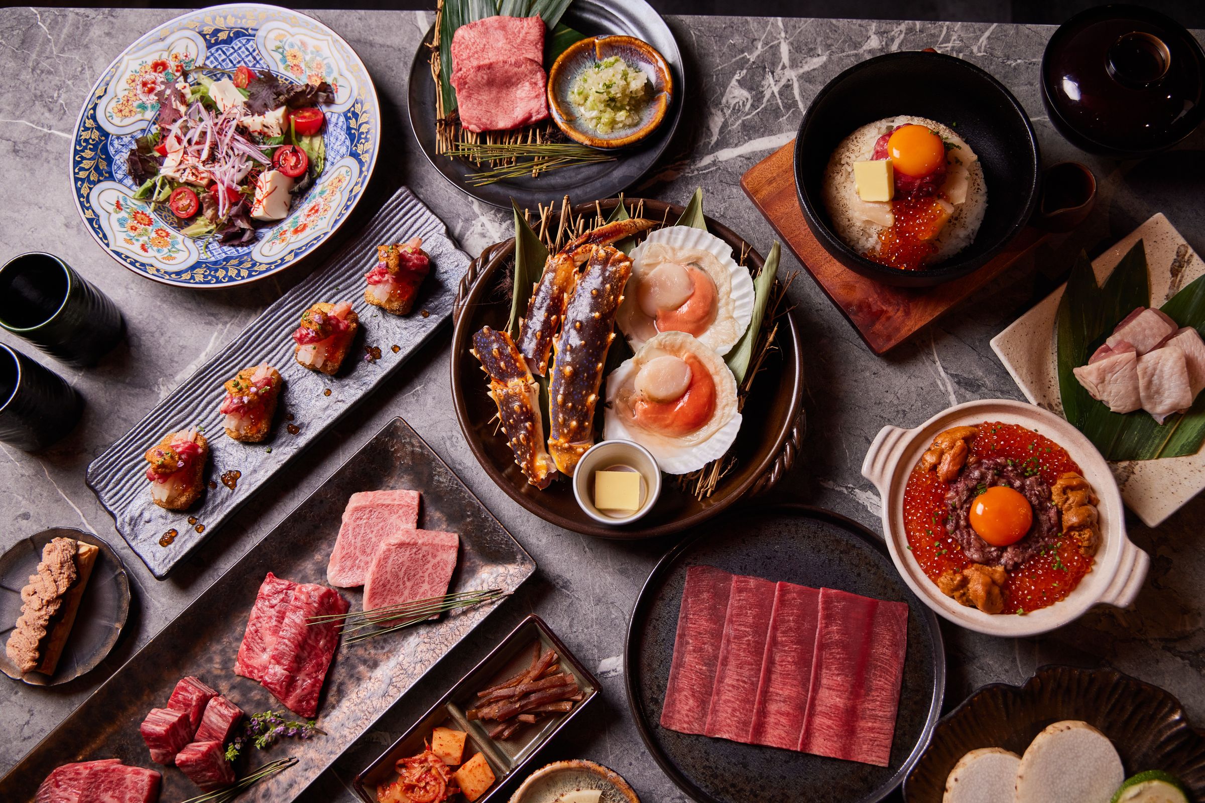 青杉燒肉秋冬限定「鱈場蟹和牛雙人套餐(5,880元)」,以創意手法料理高檔食材,彷彿享受燒肉版的米其林料理。