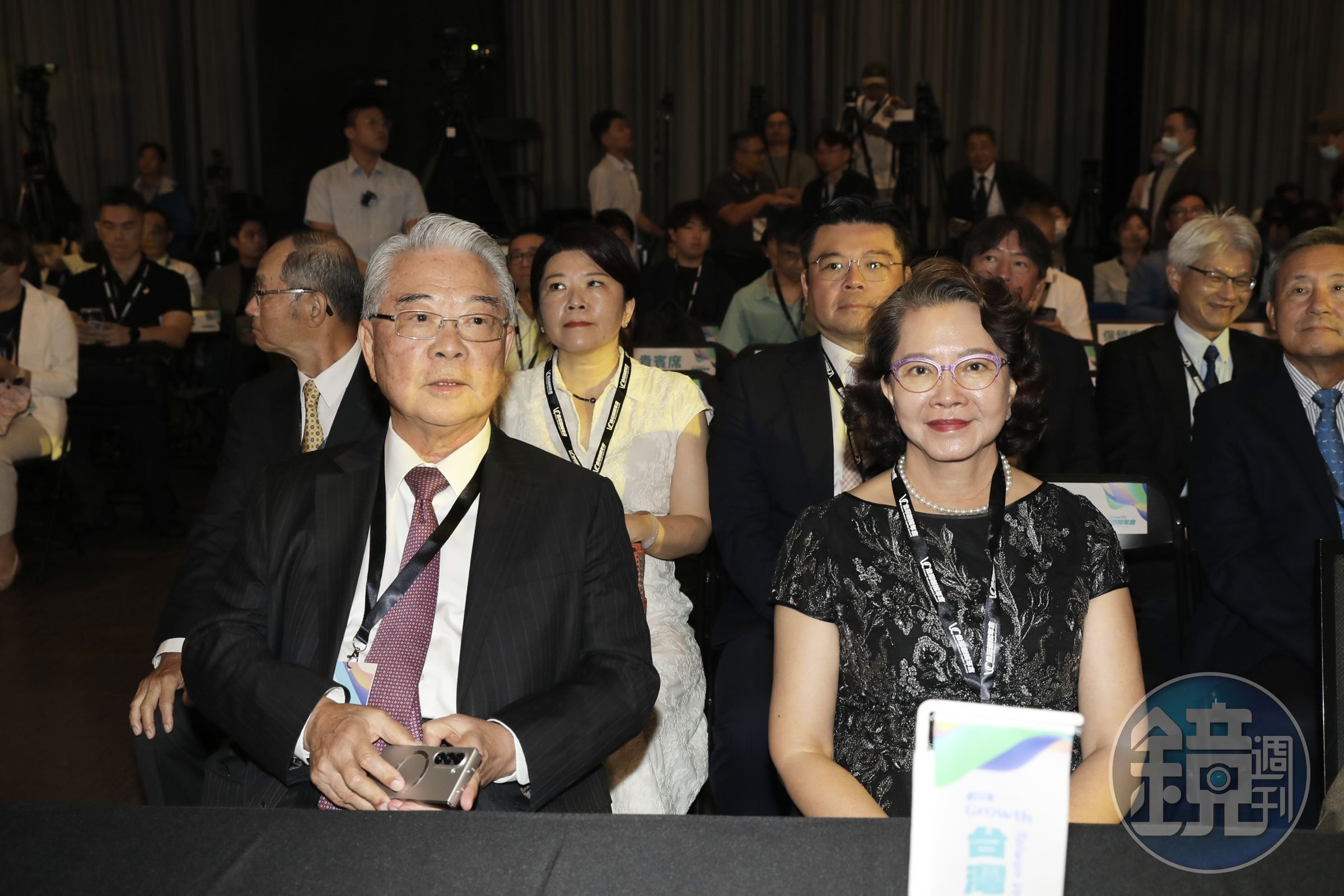 金仁寶集團總裁許勝雄今（12日）榮獲創投之星終身成就獎，全家到場力挺。