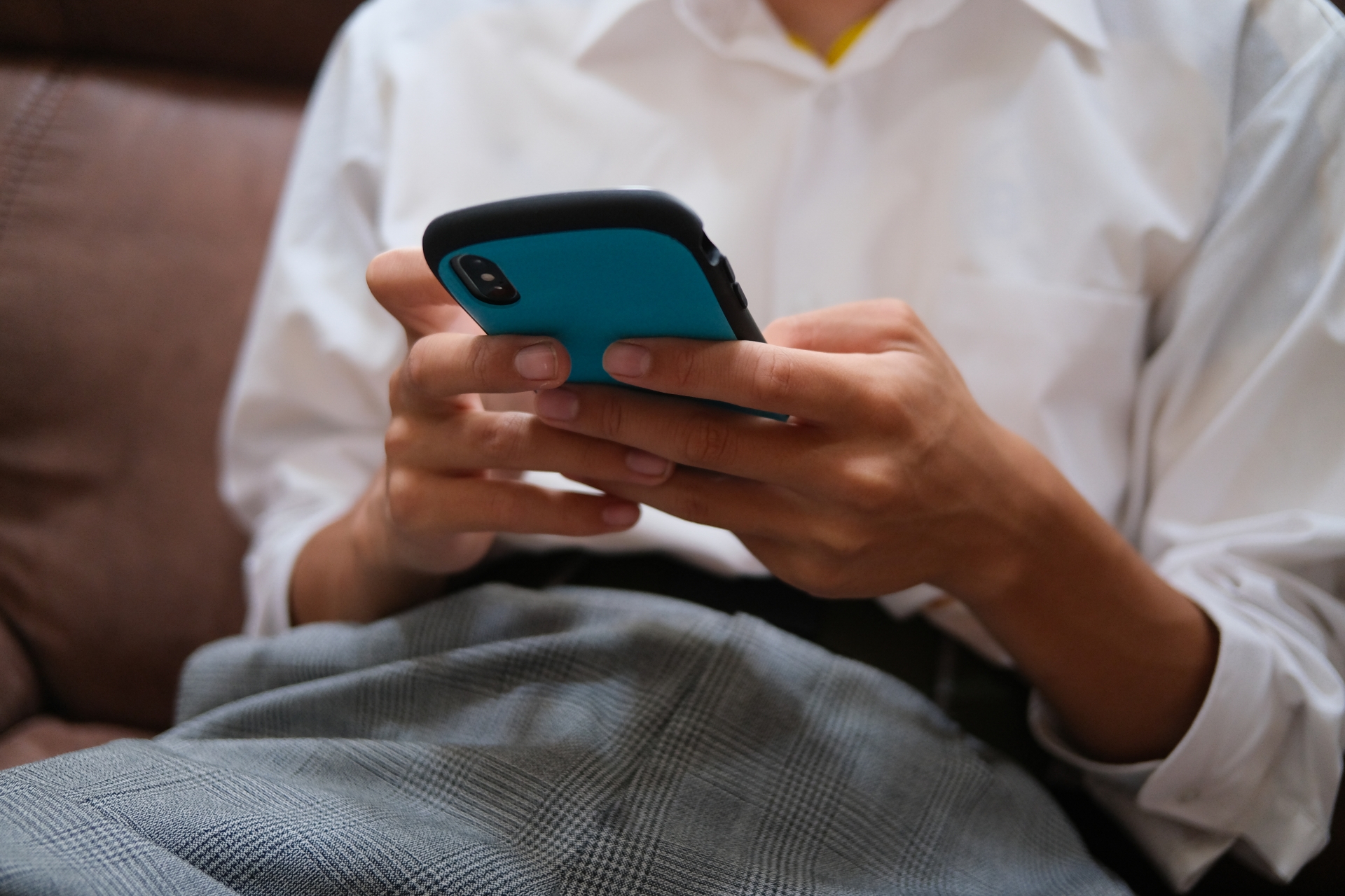 網友轉職保全後，坦言雖然上班時可以輕鬆滑手機，但卻感到寂寞孤單。（示意圖，photoAC）