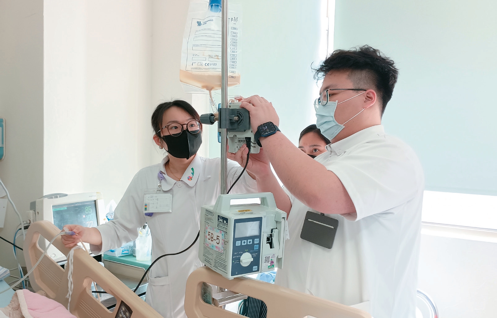 身為整個科室少有的男護理師，劉冠勇希望他的故事能讓更多的學弟一起加入這份有意義的工作。