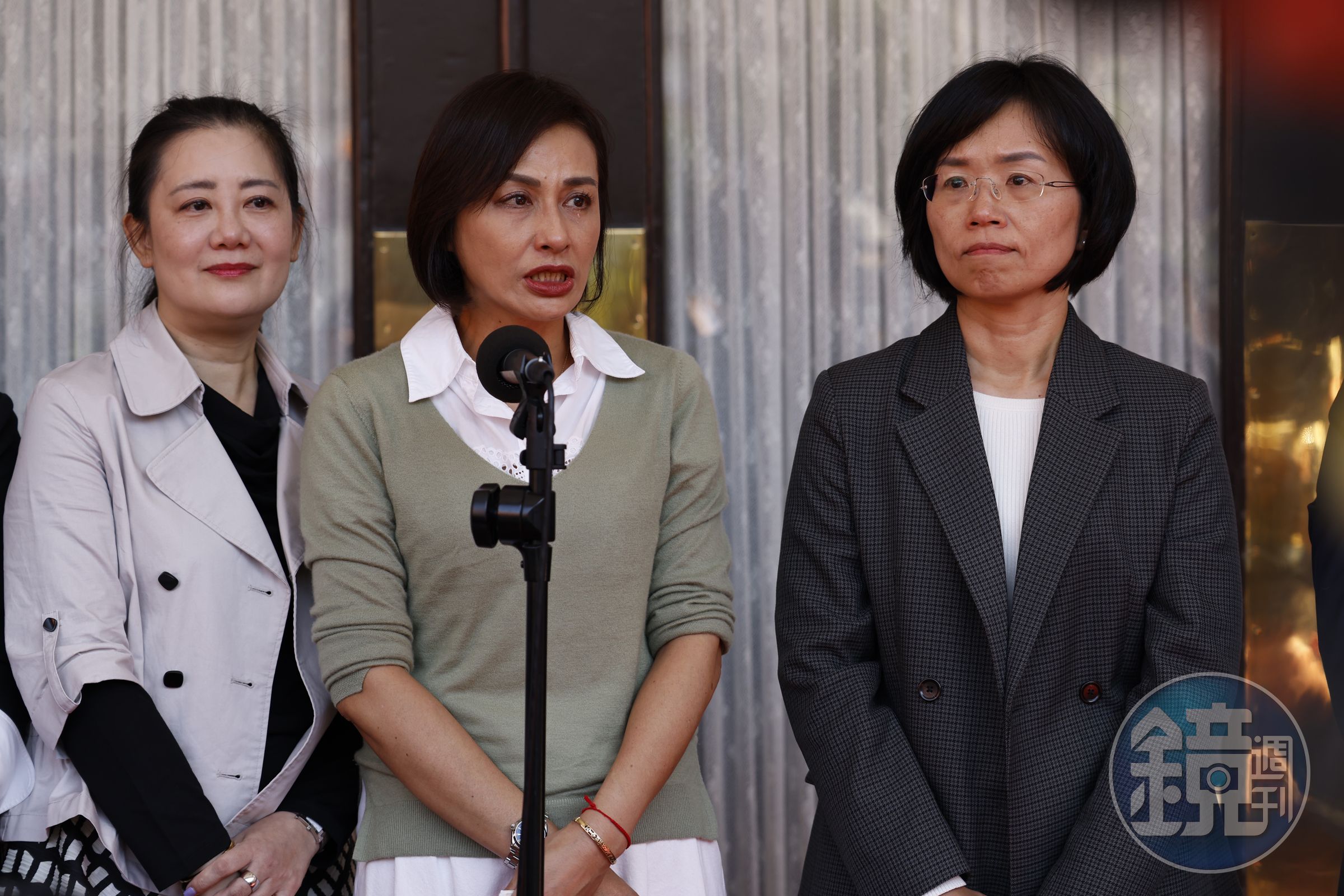 邱議瑩受訪表示，自己大爆炸是因為鄭天財「戒嚴是為了保護台灣」這句話。