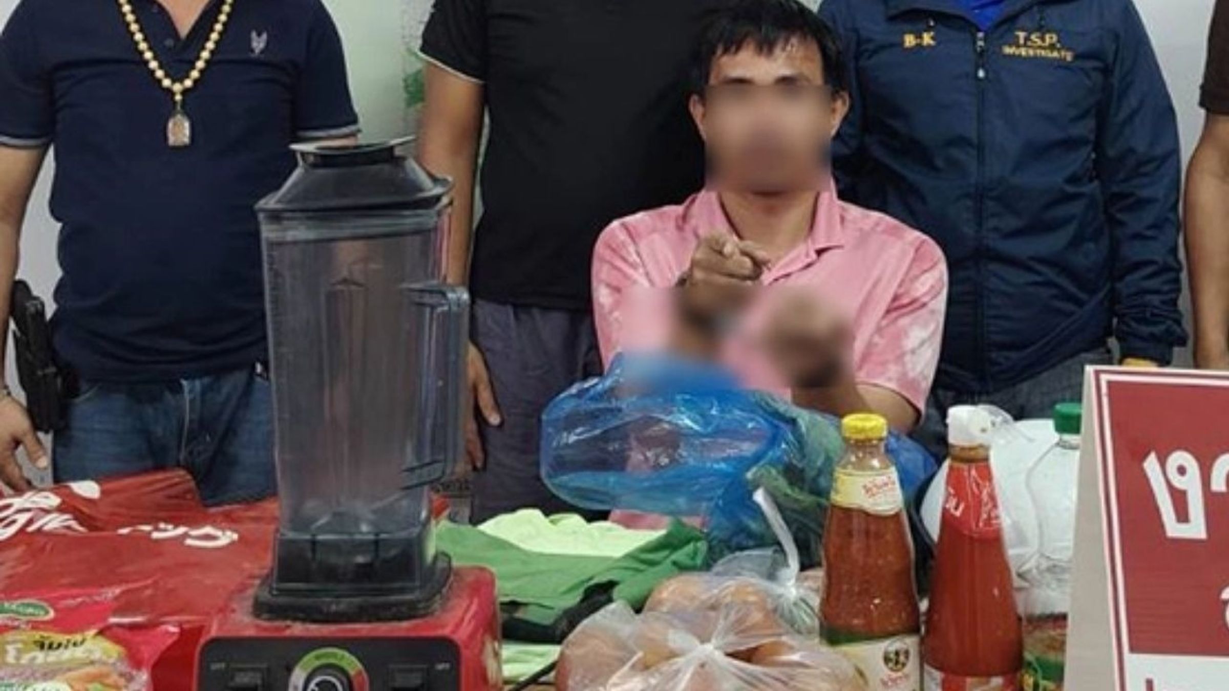 1名33歲男老師竟偷走雜貨店食材，還在社群媒體上炫耀料理成果，最終被警方逮捕。（翻攝畫面）