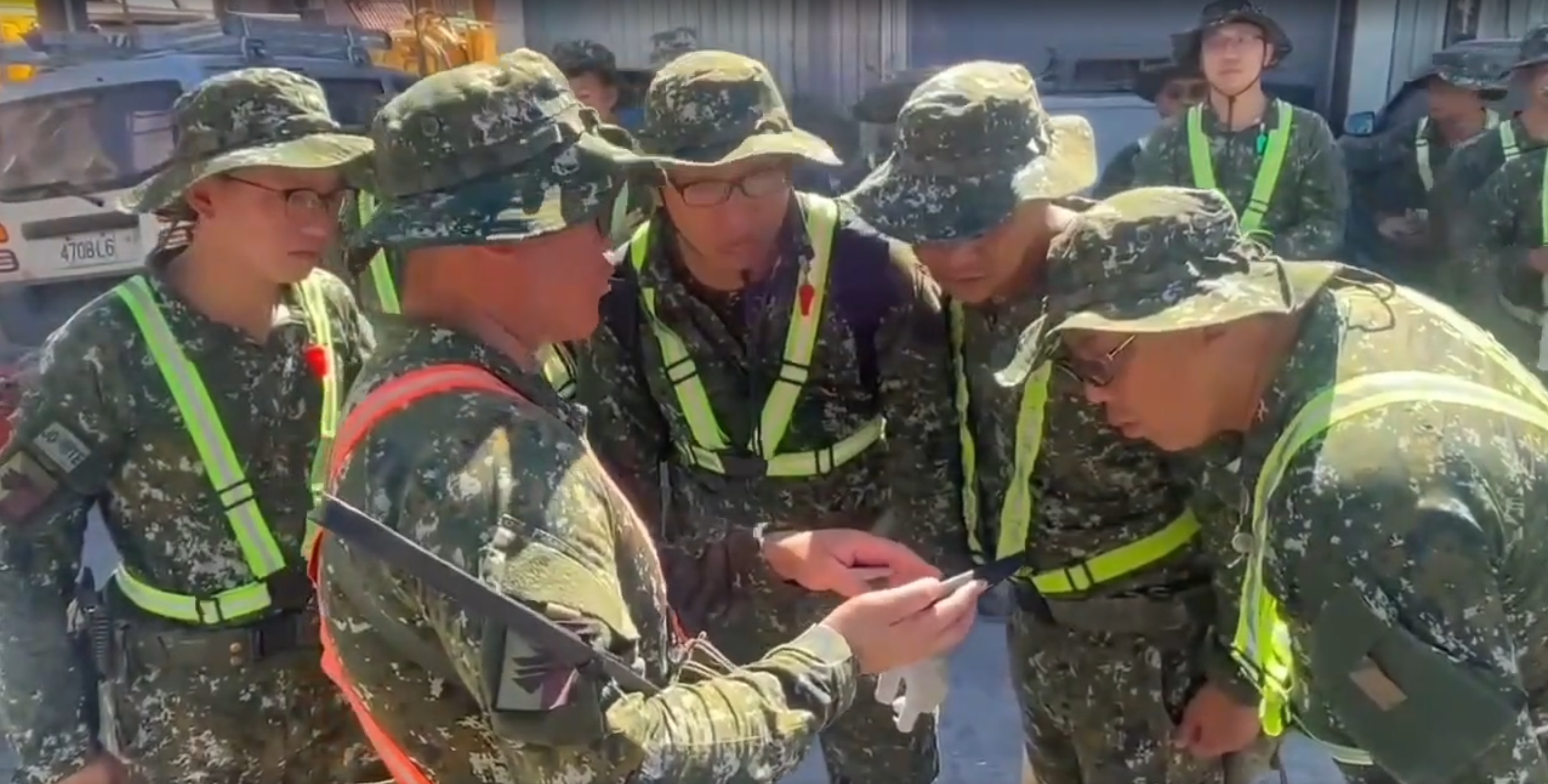 陸軍這次也運用部隊覺知應用套件（TAK），進一步提升救災效能。（陸軍司令部提供）