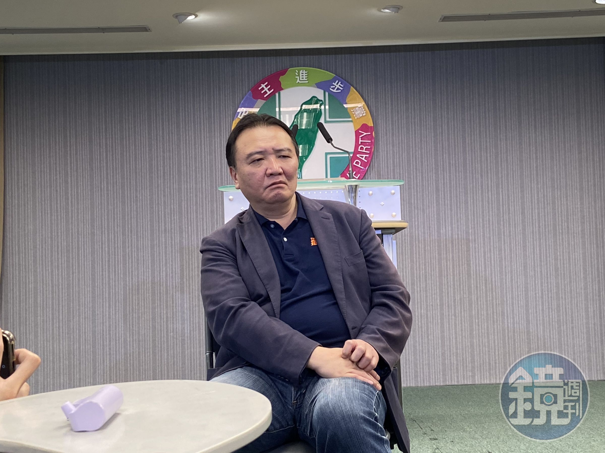 民進黨祕書長許立明請辭。