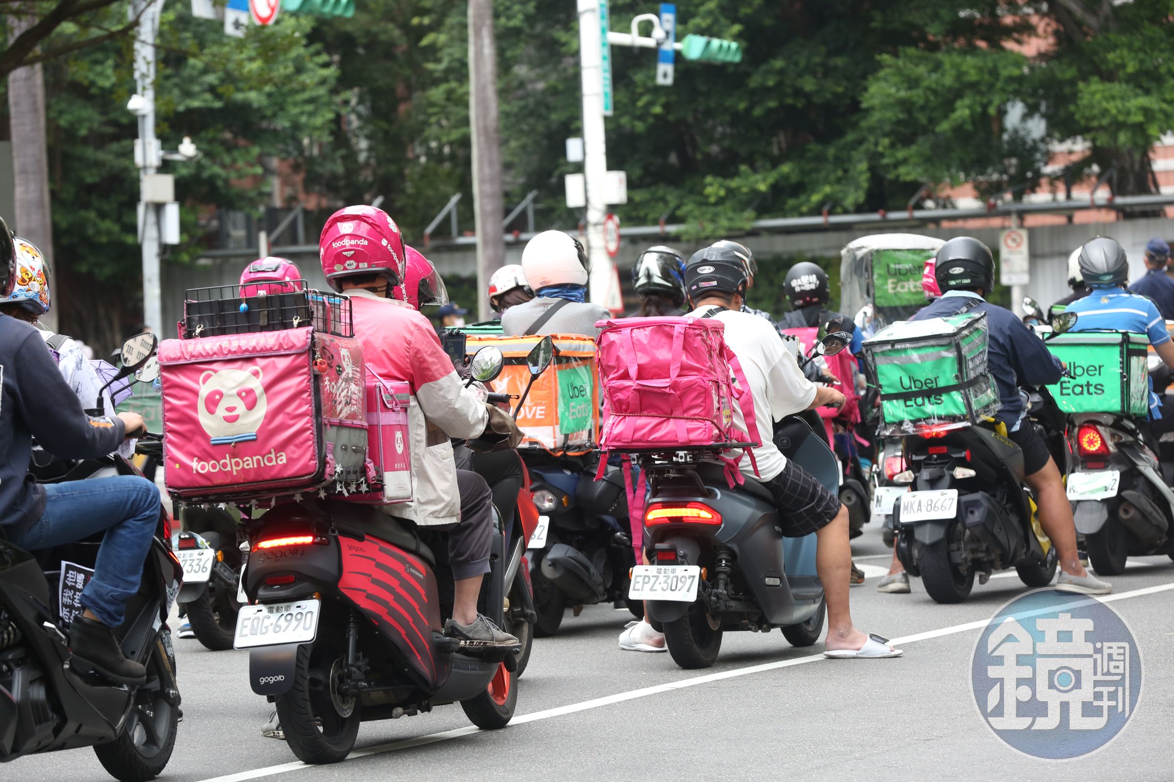 Grab收購foodpanda台灣業務，不只牽動外送平台的市場競爭，也讓資料安全、市場集中等效益再度成為焦點。