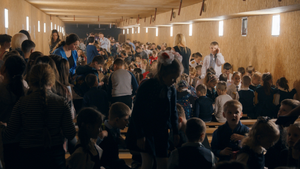 烏克蘭小學師生們把防空避難室變成另一種教室。（東昊提供）
