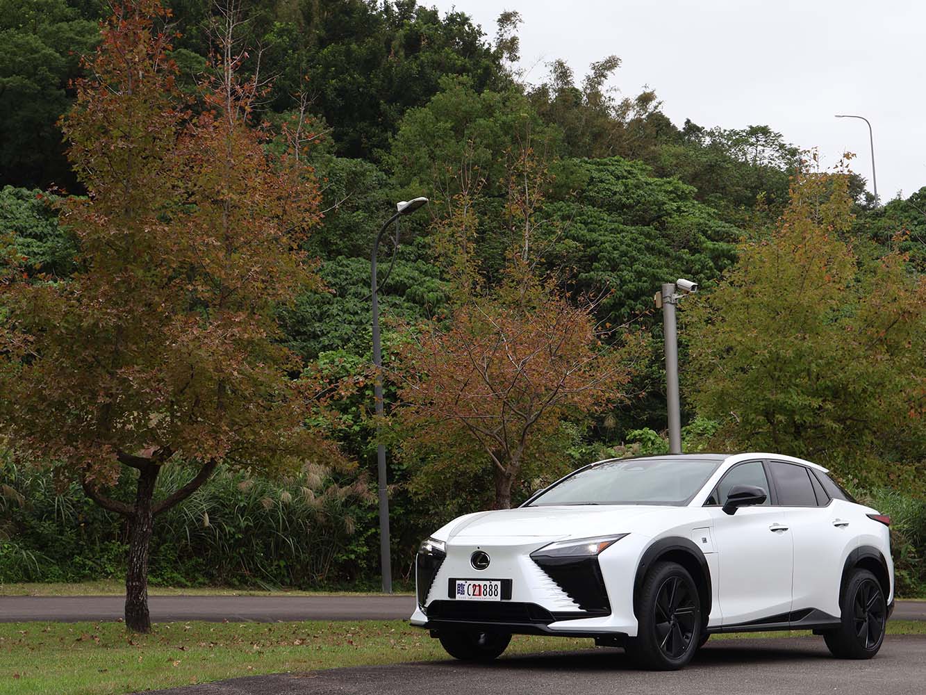 鏡車試駕/掣電賽道魂 LEXUS RZ 550e F Sport