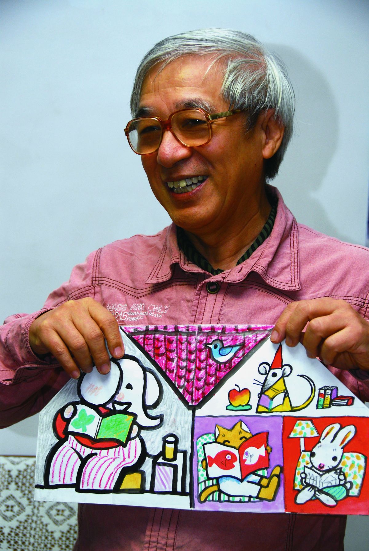 被譽為臺灣兒童文學界點子王的曹俊彥獲「金繪獎」特別貢獻獎。（曹俊彥提供）