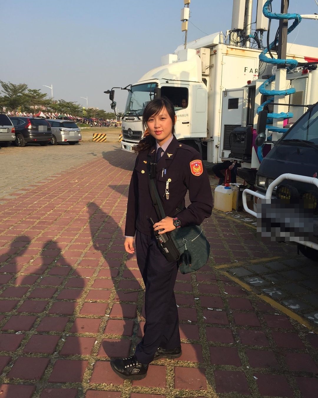 網紅「飛天小女警」蔡玉貝曾替市警局拍攝交安宣導短片,外型吸引網友關注。(翻攝自蔡玉貝IG)
