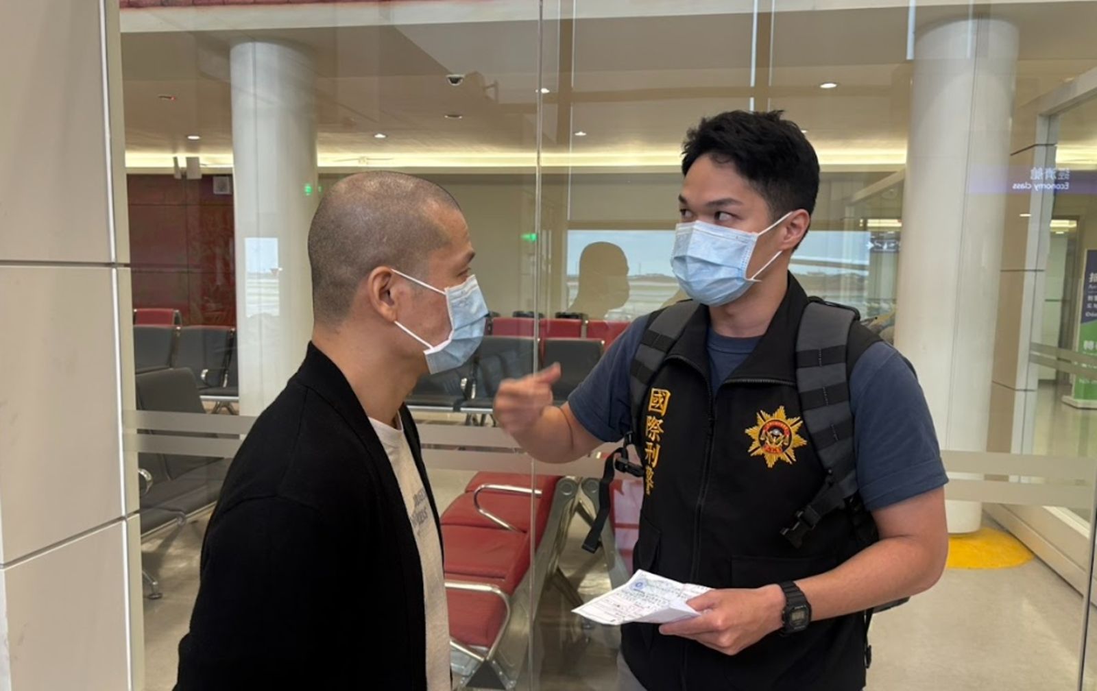 「重大外逃通緝犯」蘆洲殺人逃14年終於落網! 今押解返台狼狽畫面曝光
