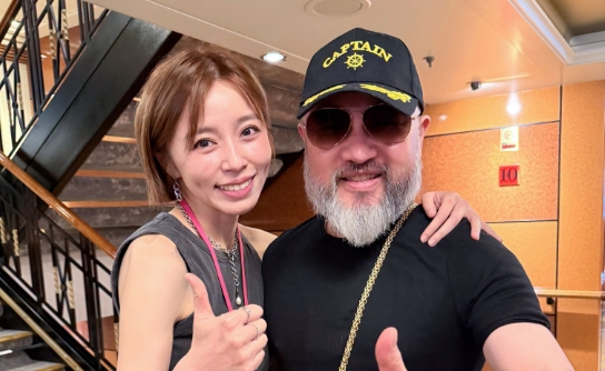王瞳曬辛龍合照。（取自王瞳臉書）