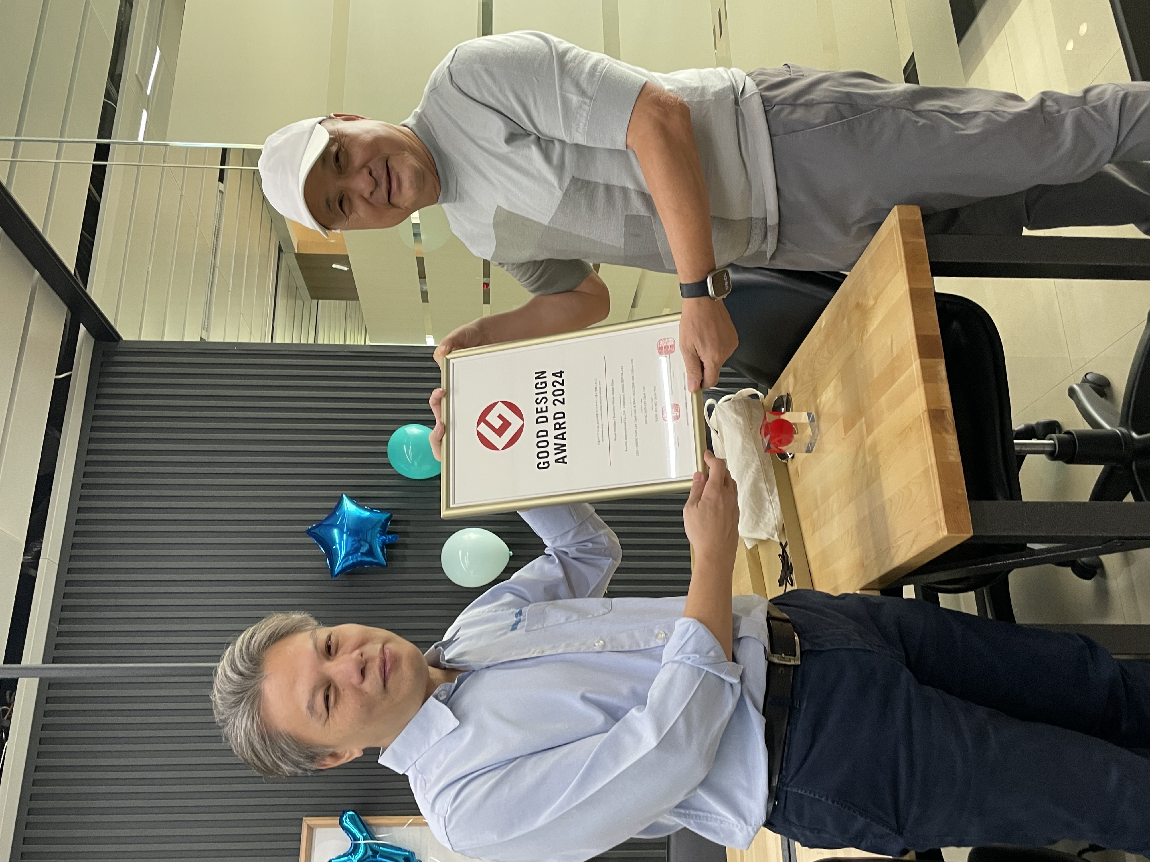 溢泰集團董事長林慶雄（右）與溢泰實業執行長林勝男。（溢泰提供）