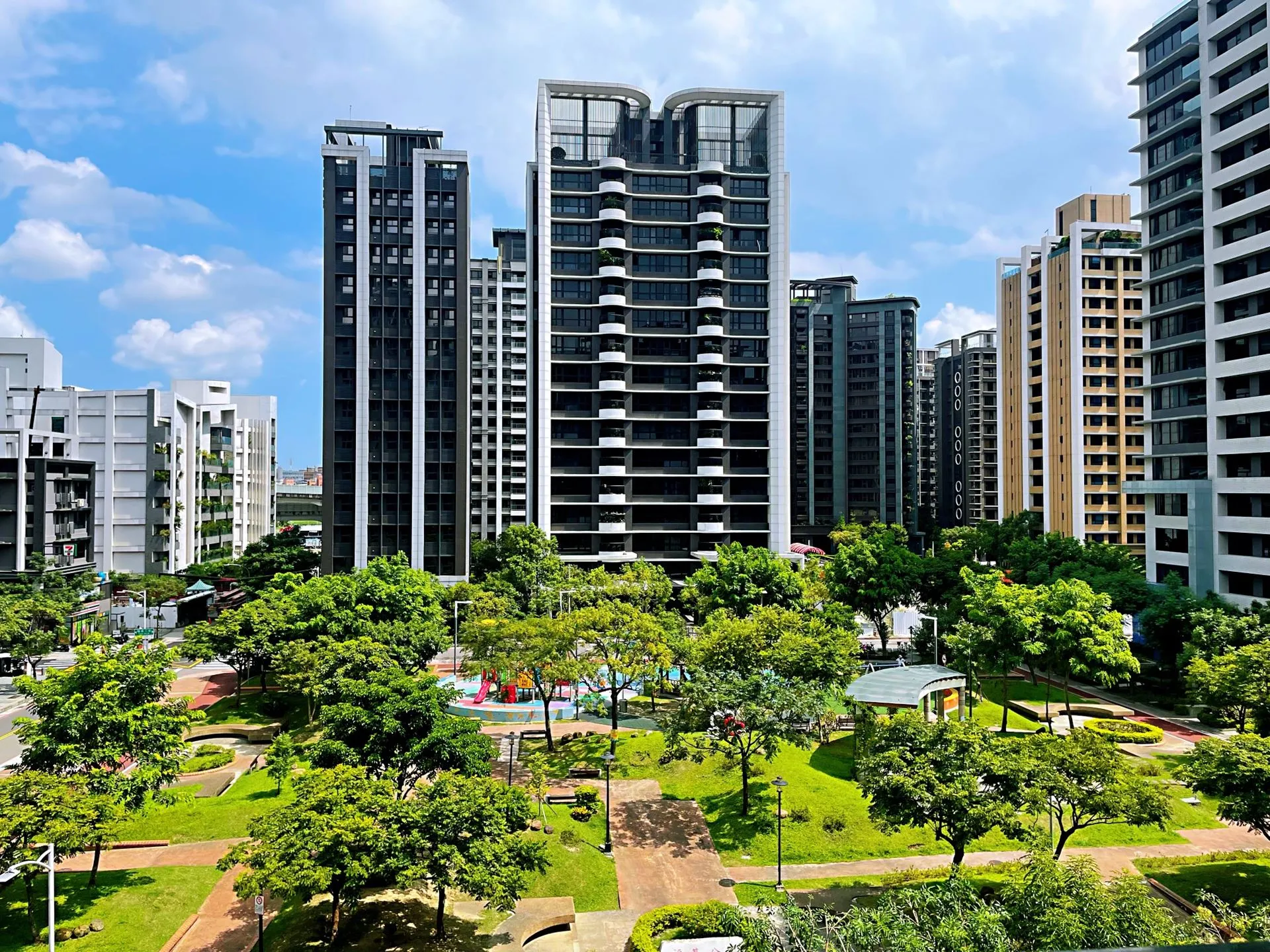 房市交易情報／永慶房屋揭密新北重劃區近一年的「預售、成屋價差」　鳳鳴、仁義每坪價差逾三成！塭仔圳價差僅6.4萬元最低