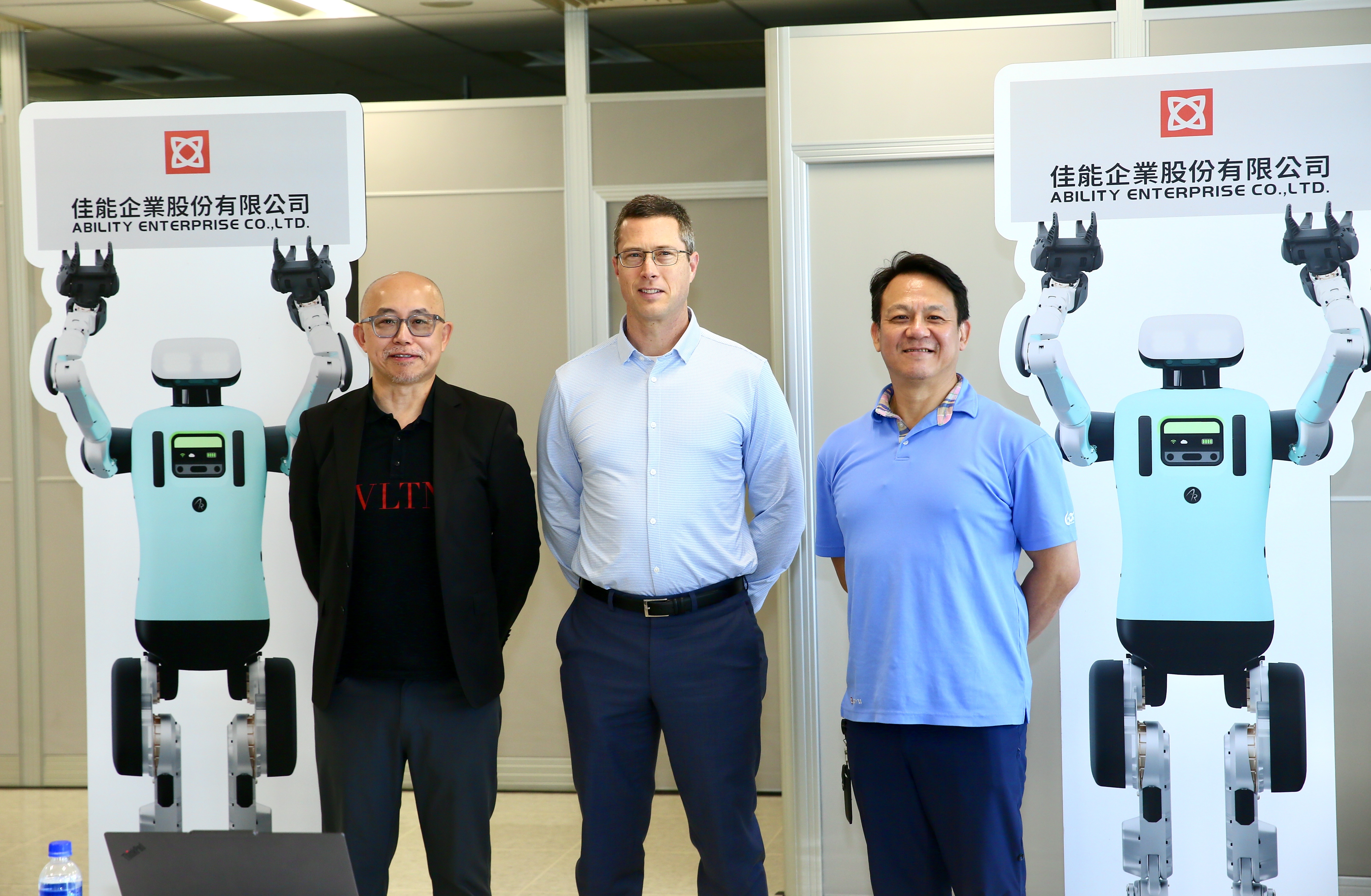 Agility創辦人赫斯特今（24）日造訪佳能總部，並公開接受媒體訪問。