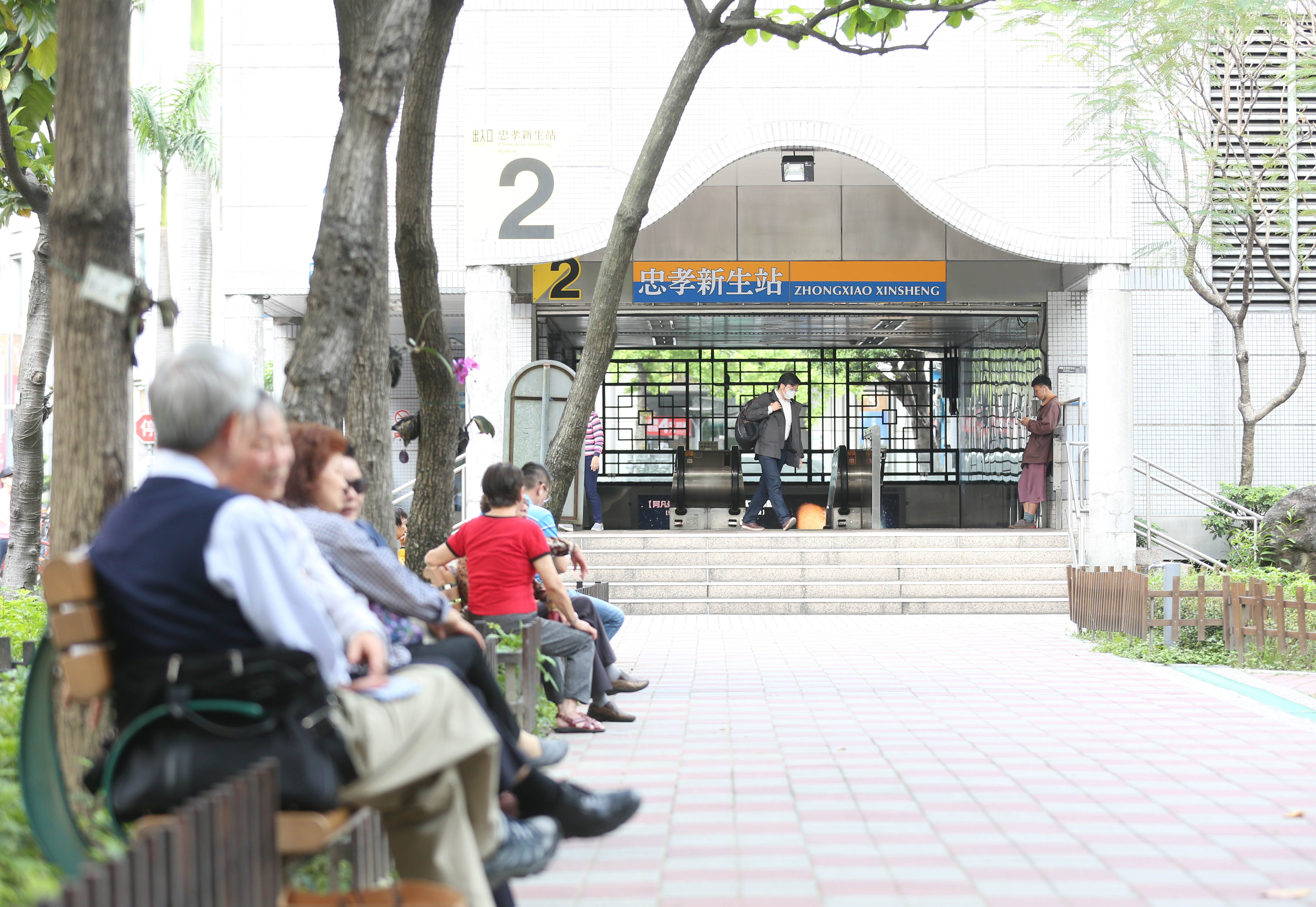 北捷忠孝新生站一名女乘客持剪刀引起恐慌。（示意圖，本刊資料照）