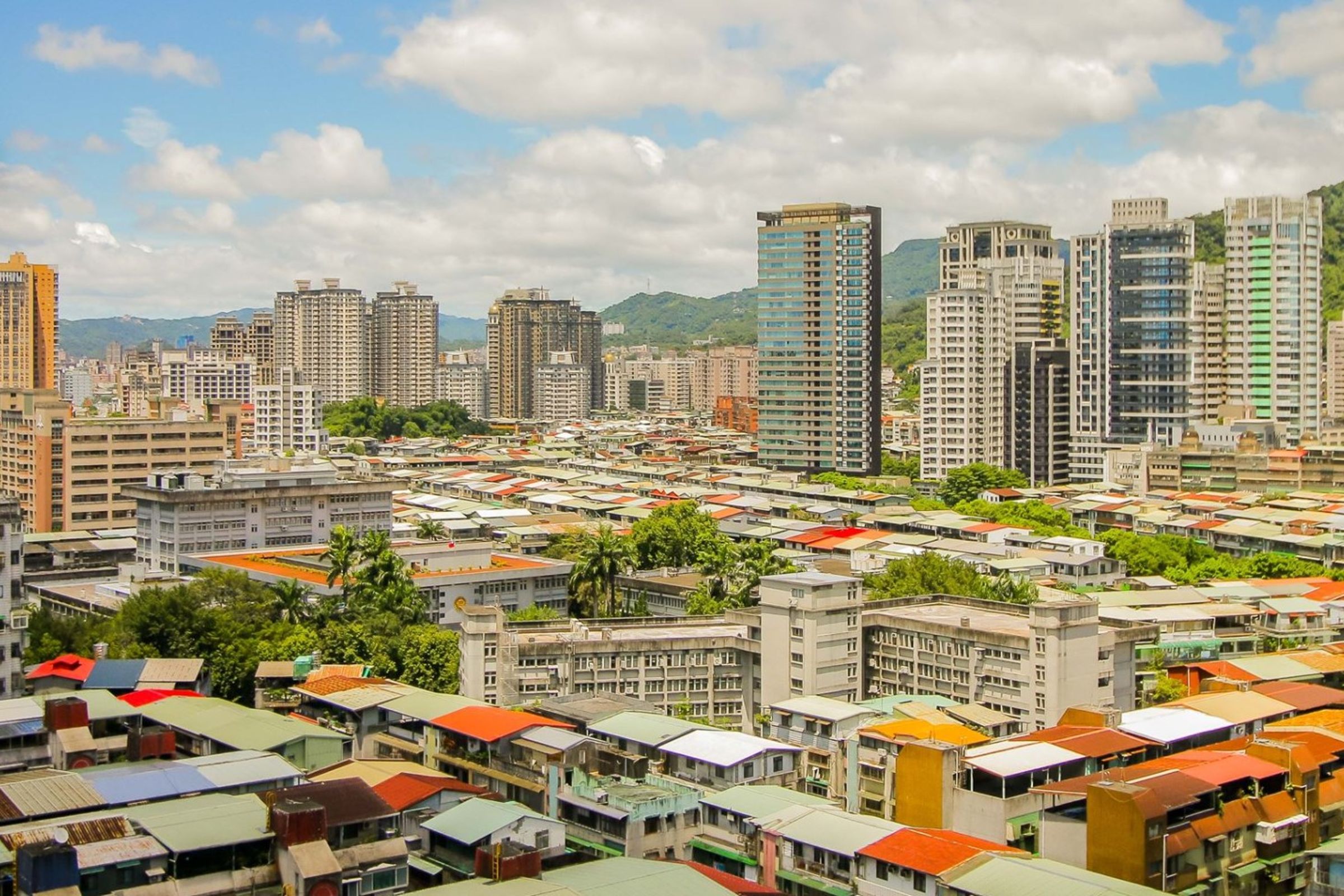 永慶房產集團指出,2024年新北市新店區中古大樓的平均單價較預售屋低逾27萬元,位居新北市榜單第一。(房市示意圖,永慶房產集團提供)