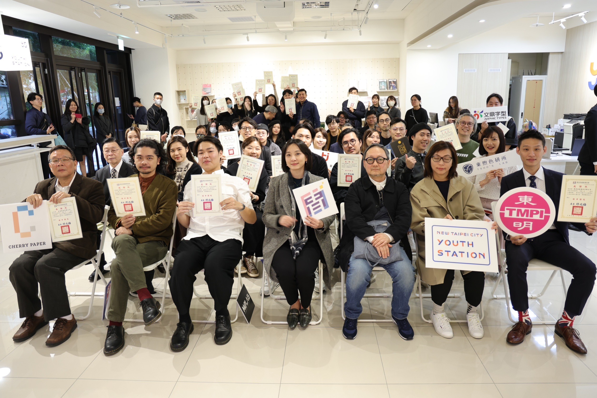 《職人色——設計工藝特展》昨（3日）在新北市青年局青職基地開幕。（蕭言軒提供）