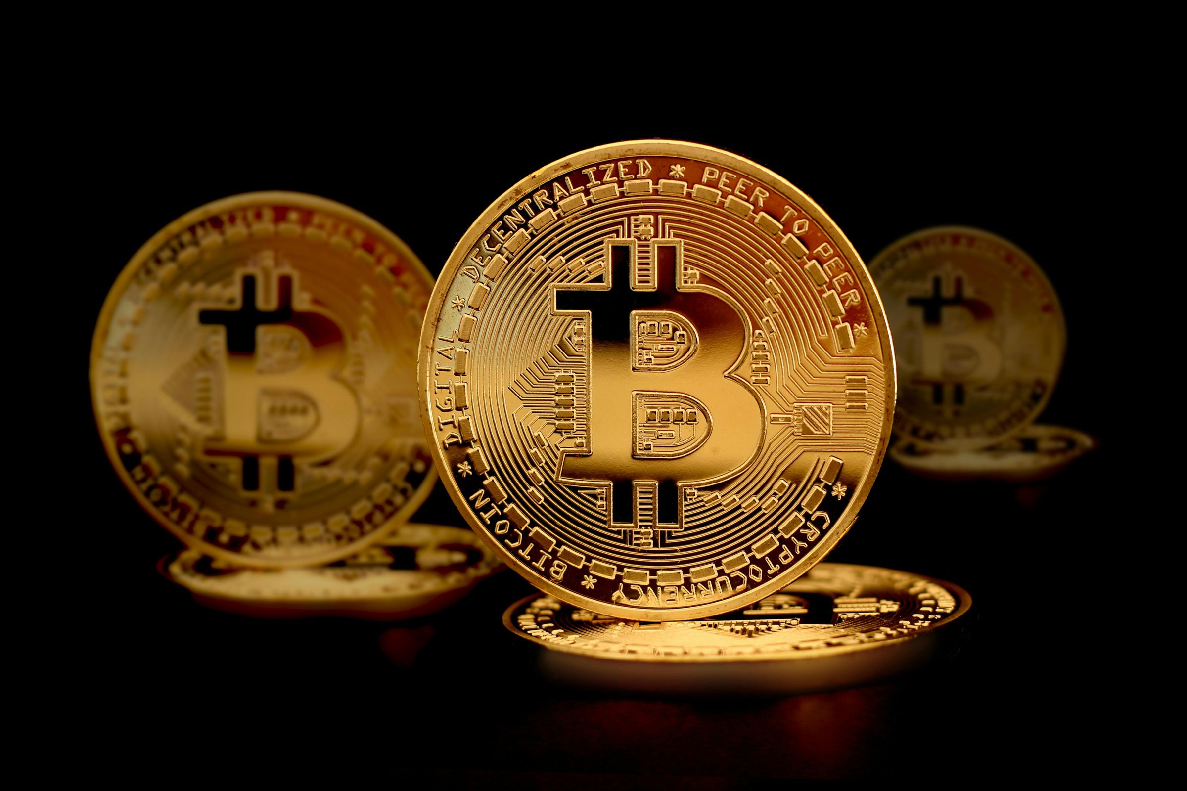 詐欺集團把現金贓款匯入人頭帳戶後,再透過轉買虛擬貨幣,以達到洗錢切斷金流的目的。(示意圖,取自pexels)