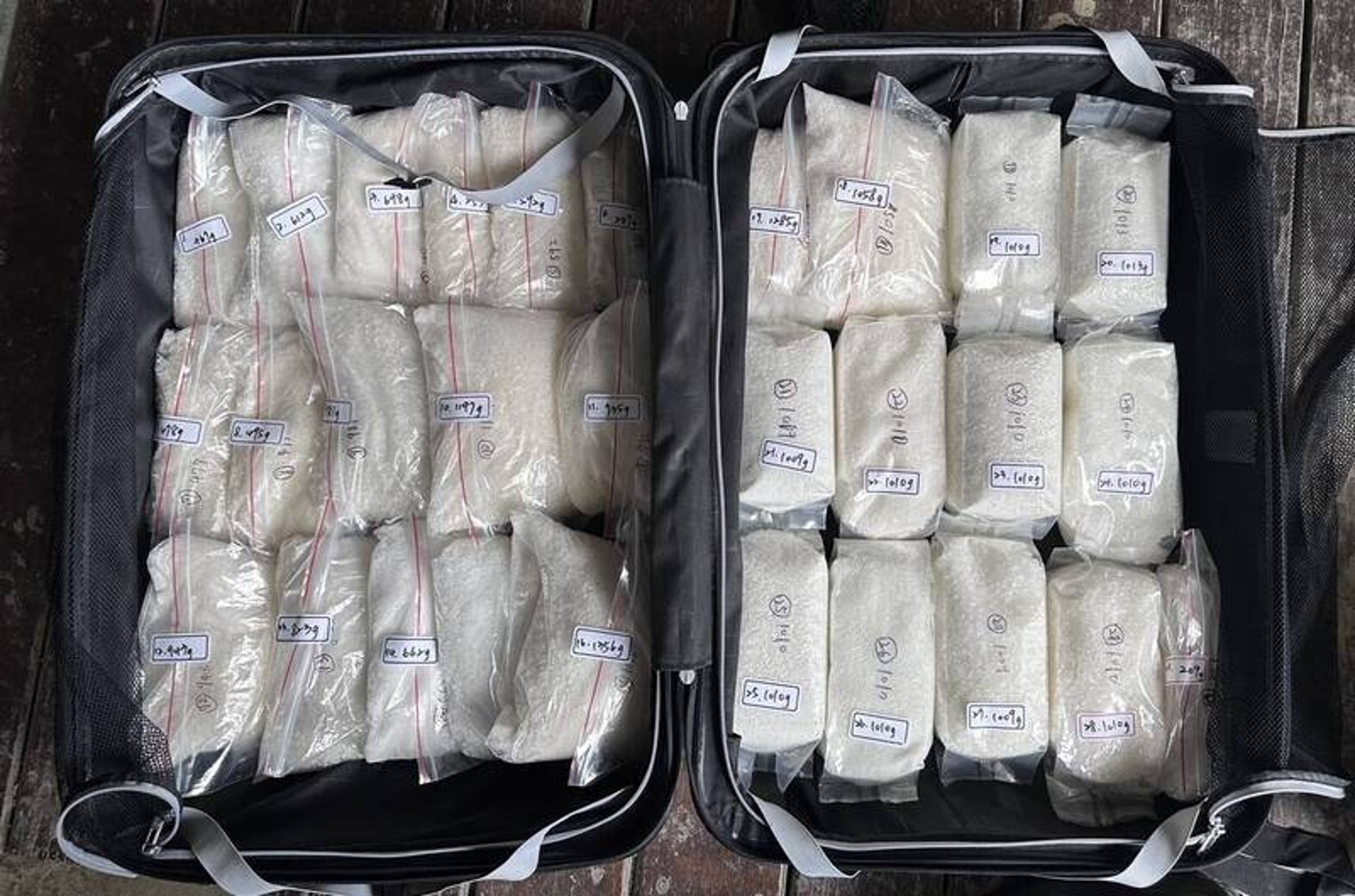 警方在高雄、台南等三處，查獲製毒工廠、倉庫與分裝場，搜出大量K他命成品與半成品。（警方提供）
