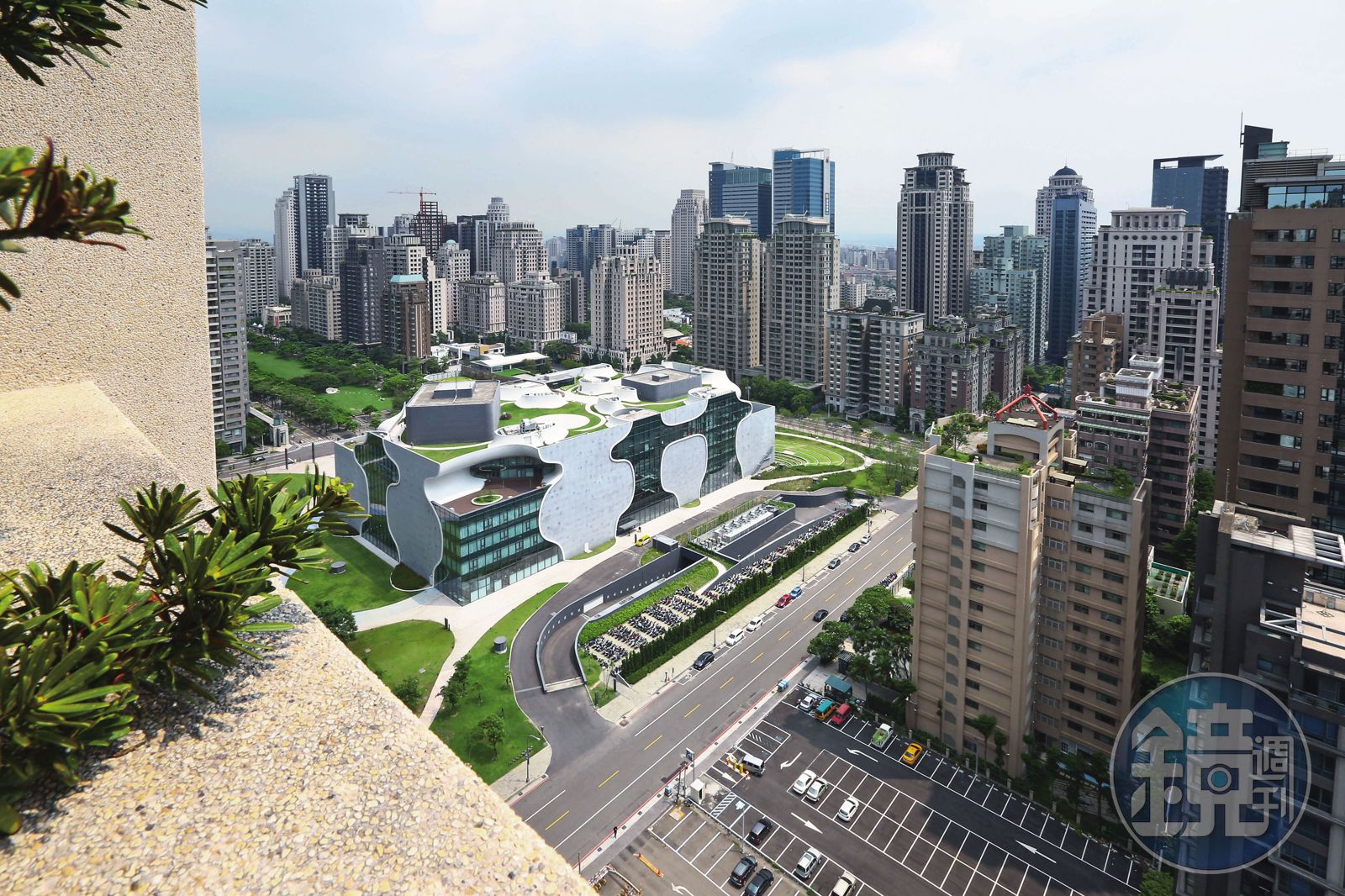 葉仁豪的豪宅位在台中七期，旁邊就是國家歌劇院，地段高檔