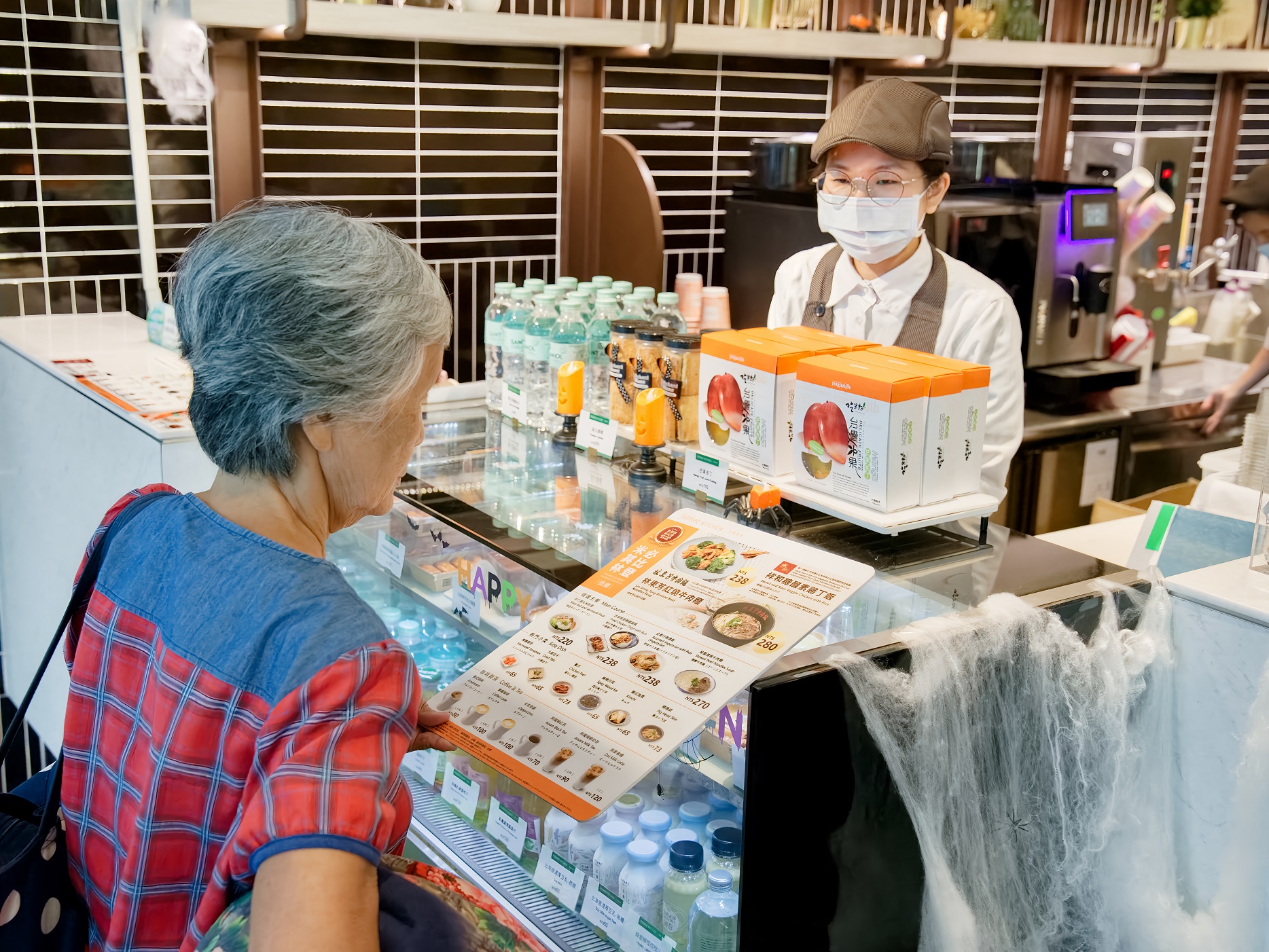 昇恆昌免稅商店引進米其林指南美食，滿足旅客味蕾。（昇恆昌免稅商店提供）