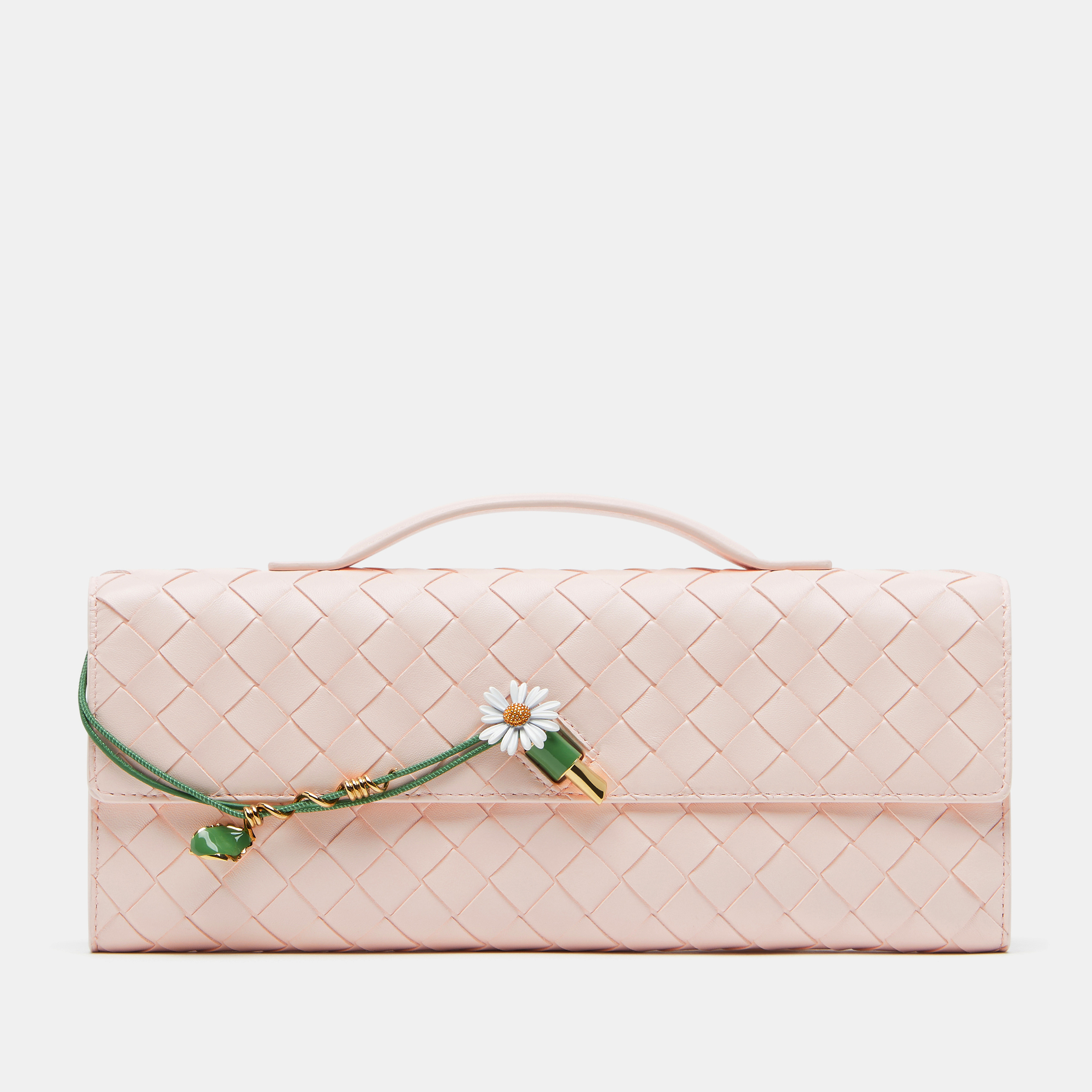 Andiamo糖果粉雛菊裝飾編織皮革手拿包。NT$130,300（BOTTEGA VENETA提供）