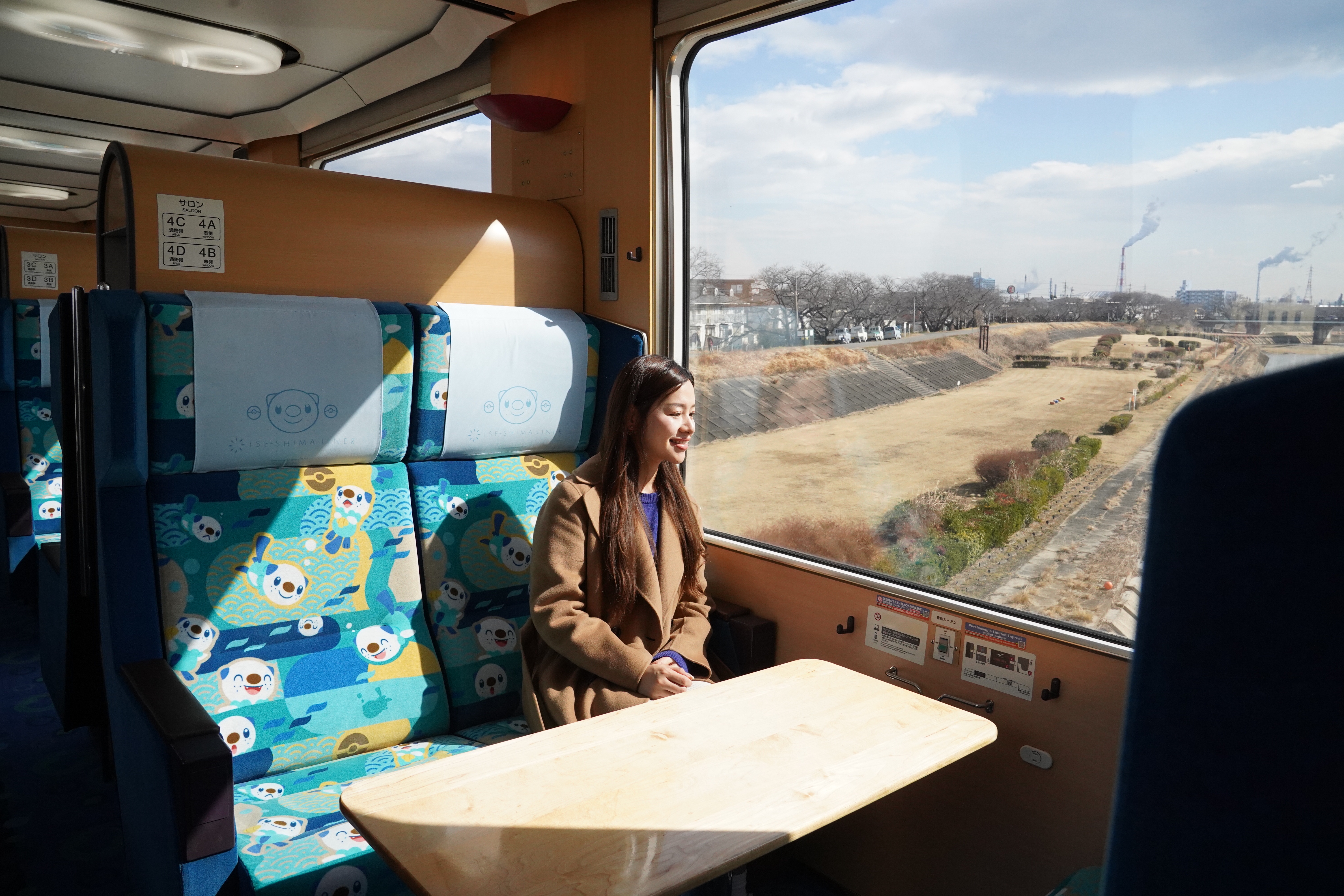 搭乘近畿日本鐵道最新推出的觀光列車「水水獺 Liner」可暢遊三重縣伊勢志摩地區周邊景點。