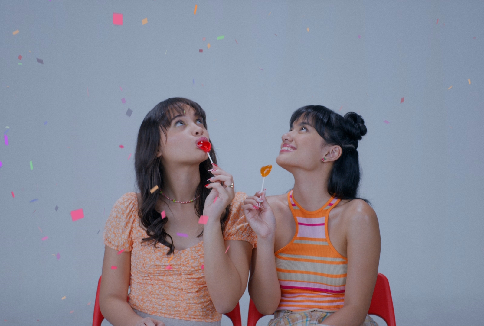 2位涉世未深的少女,從事網路直播主的工作,意外地掀開人性的黑暗面。(可樂電影提供)