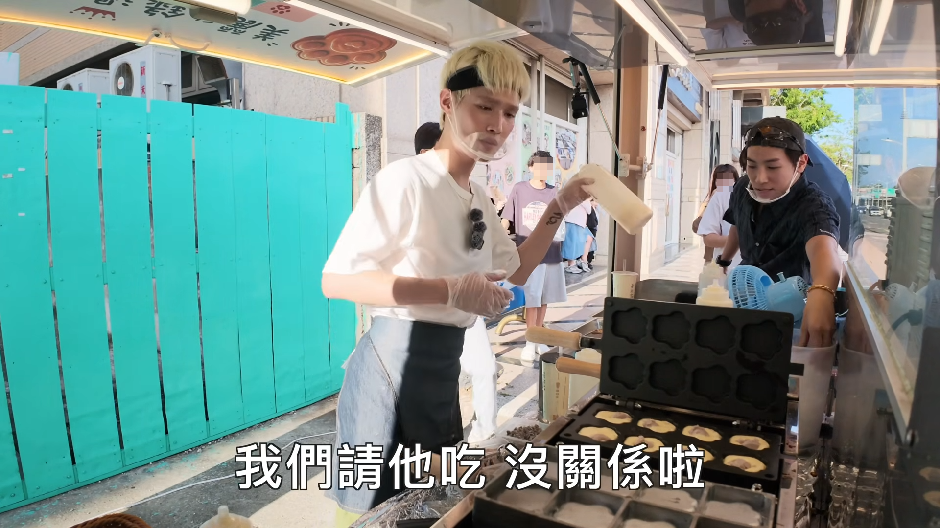 鍾明軒新片紀錄環島賣雞蛋糕的過程。(翻攝自鍾明軒 YT頻道)