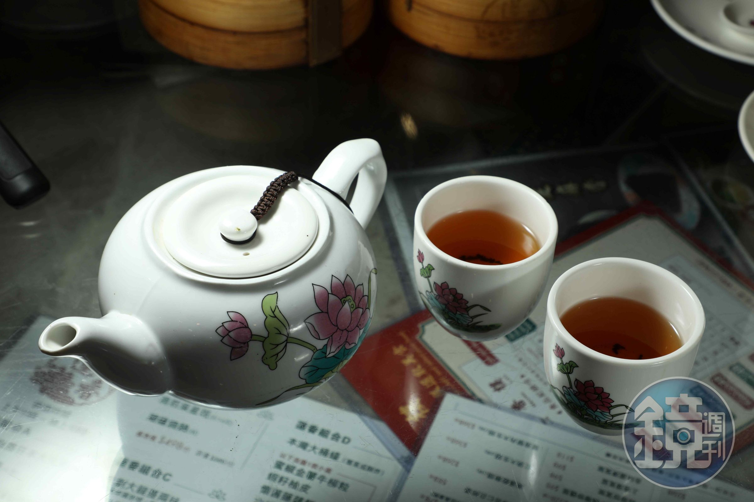 一壺普洱、兩杯濃茶，最適合搭配甜而不膩的茶樓甜品。