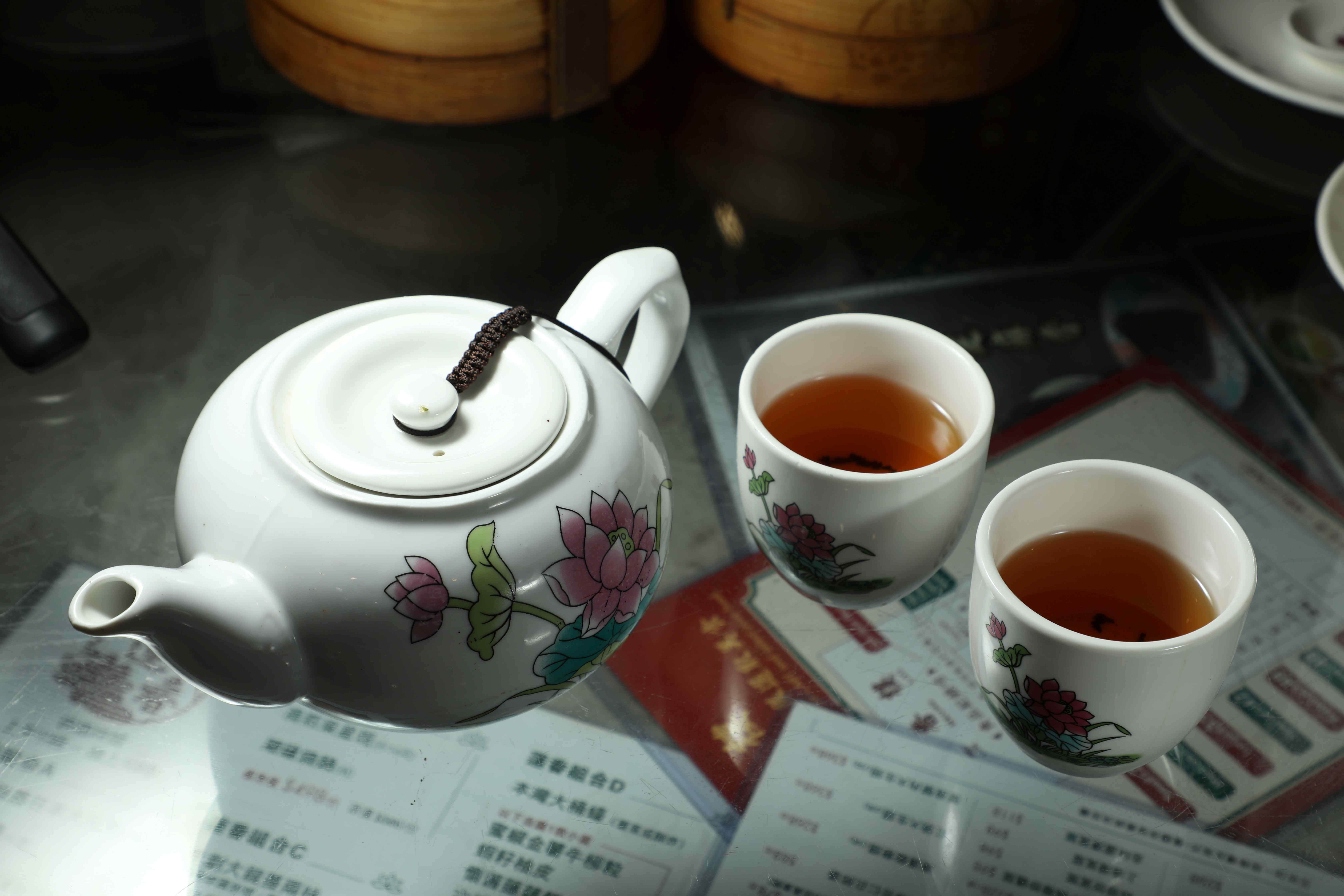 一壺普洱、兩杯濃茶，最適合搭配甜而不膩的茶樓甜品。