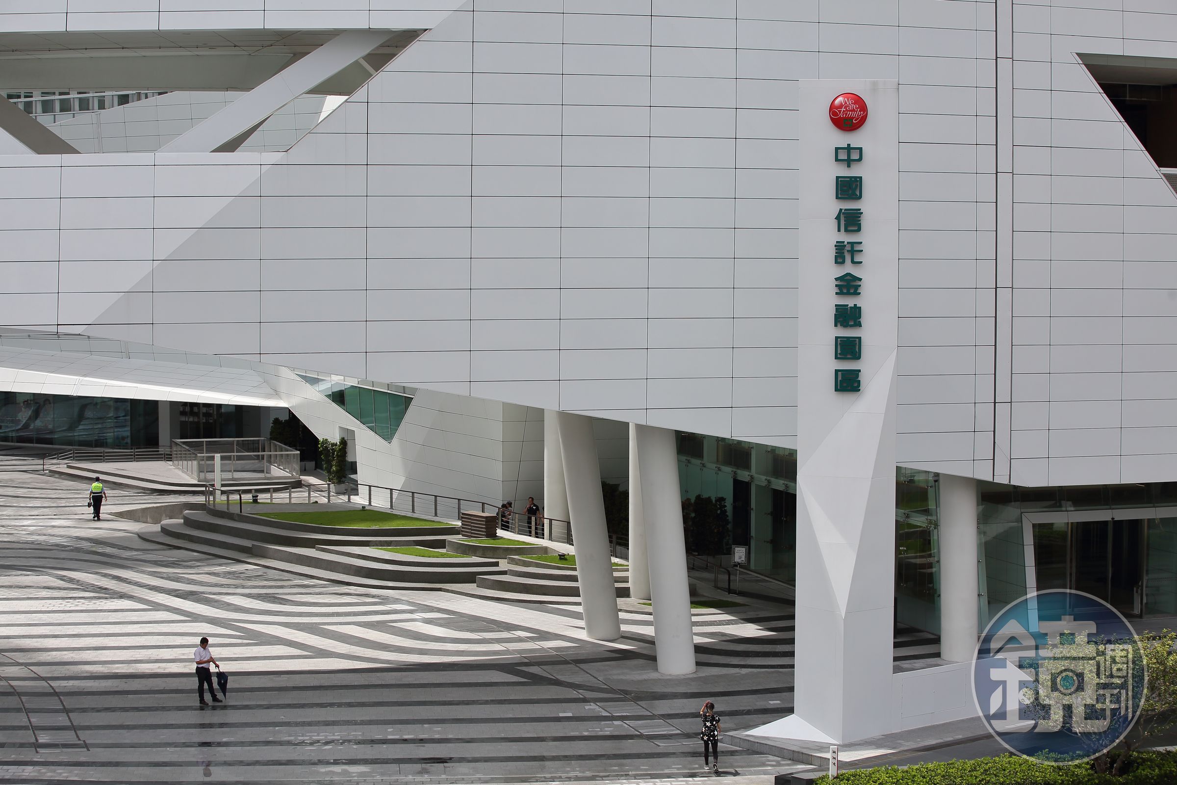 新光金三角戀男主角之一中信金，昨（12日）不忍了接連發聲明回擊。