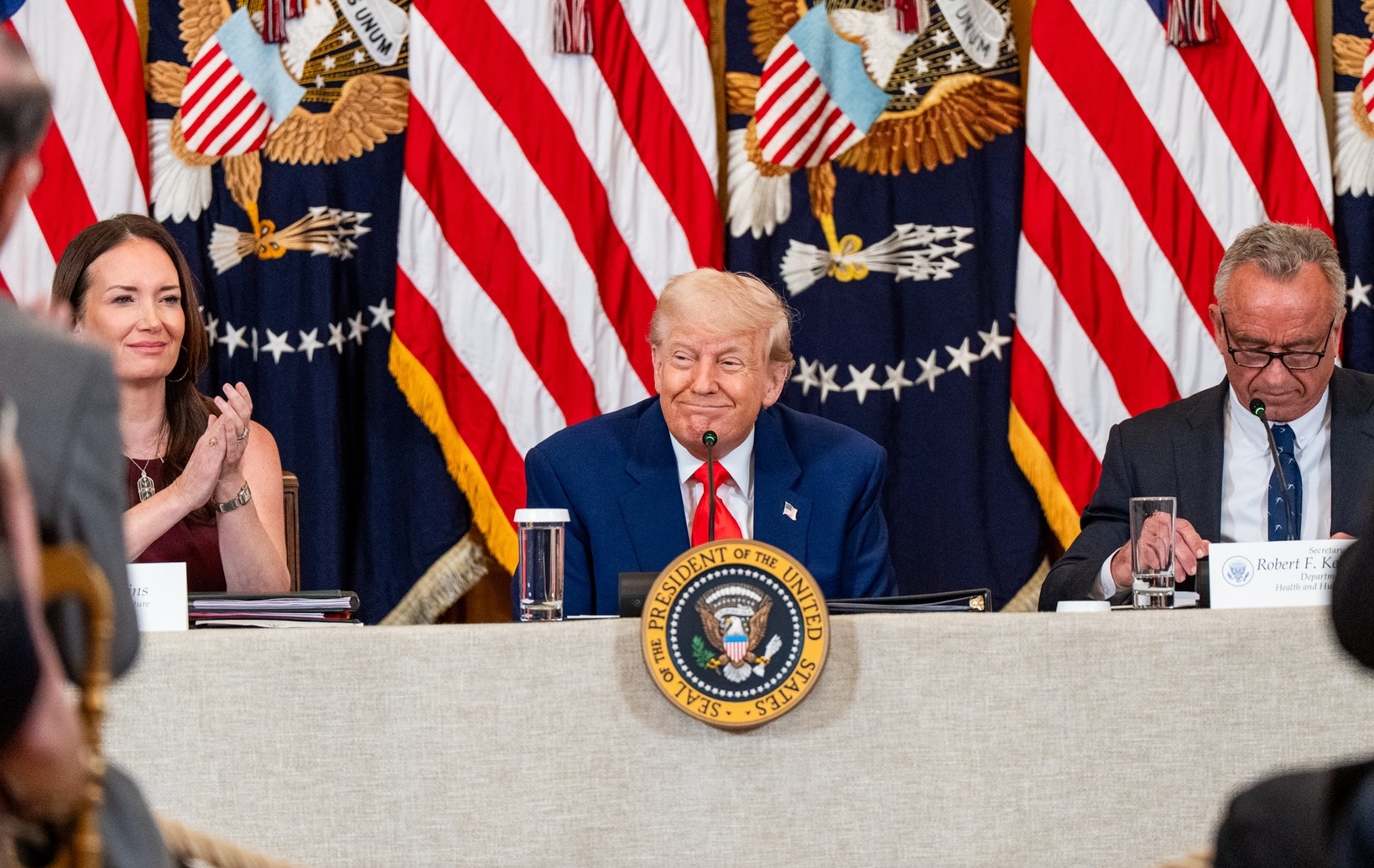 美國總統川普的稅改法案22日驚險在眾議院通過後，接下來將送交至參議院審議。（翻攝自美國白宮臉書）