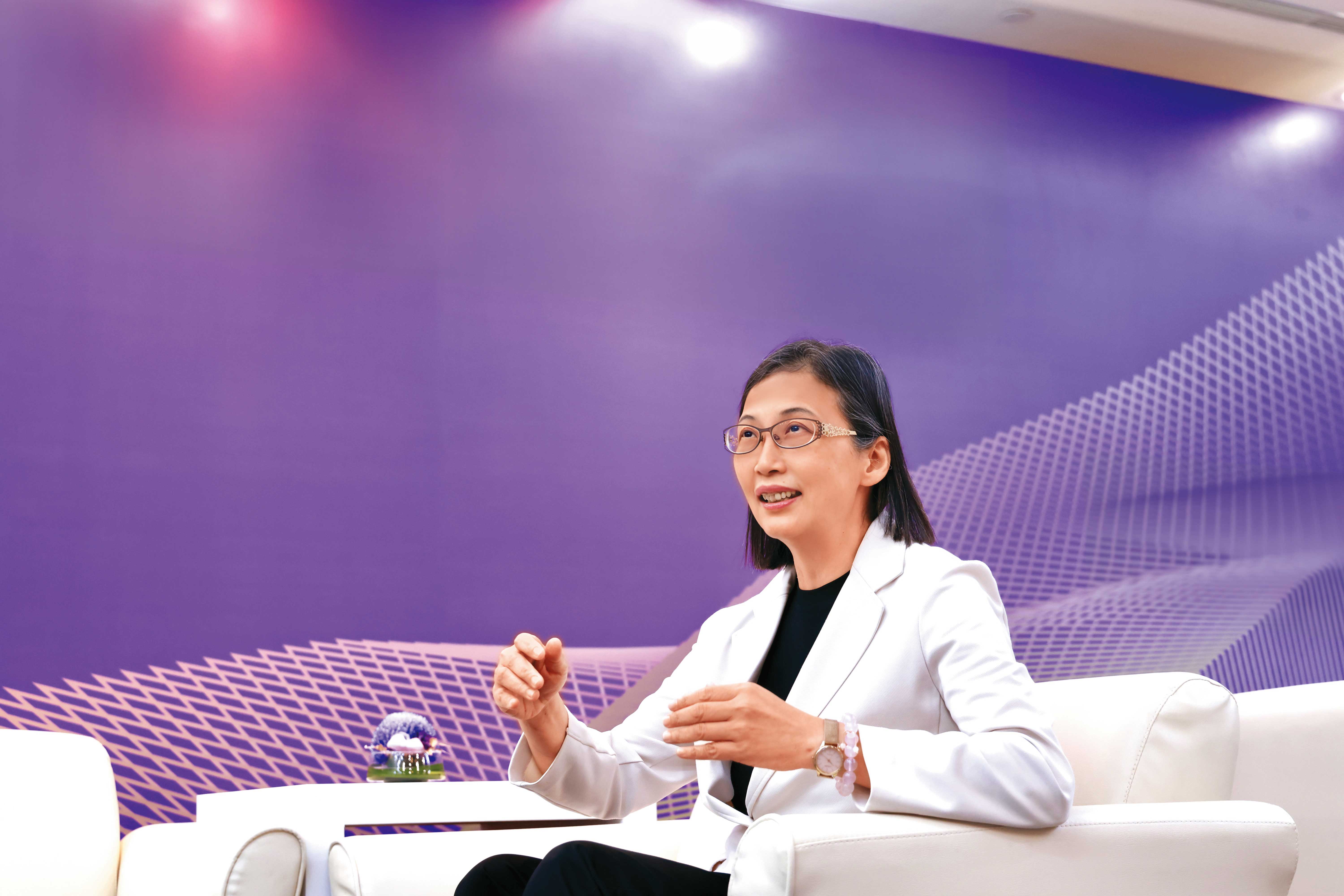 市場傳出矽晶圓出現缺貨漲價潮,環球晶圓董事長徐秀蘭接受本刊專訪坦言,明年矽晶圓供需會更缺。