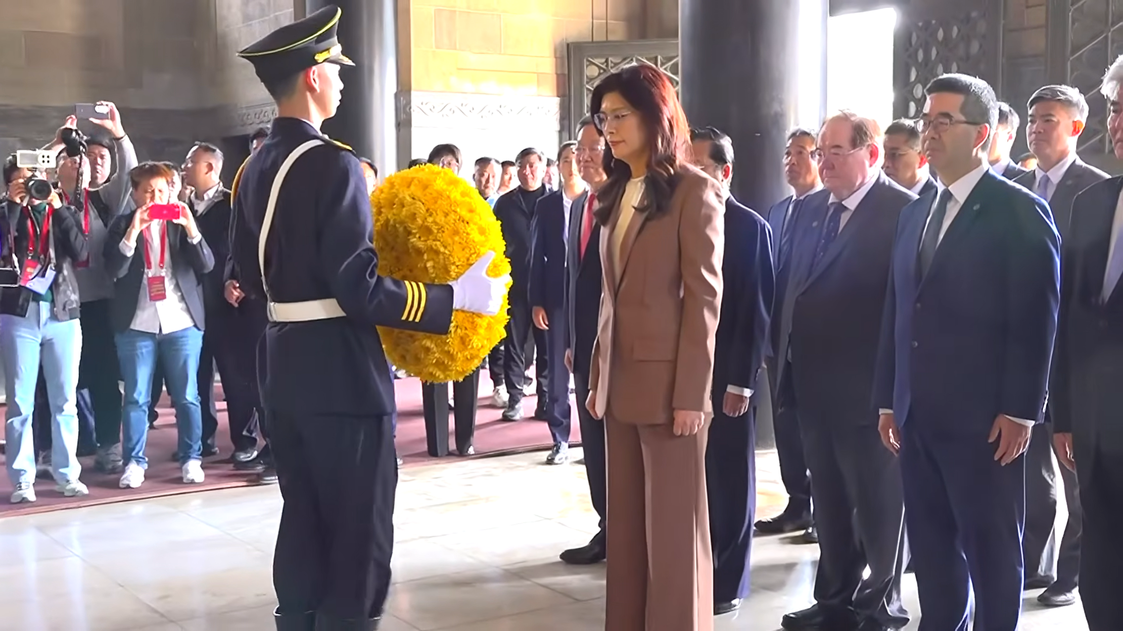 鄭麗文訪中第二天，上午到南京中山陵謁陵。
