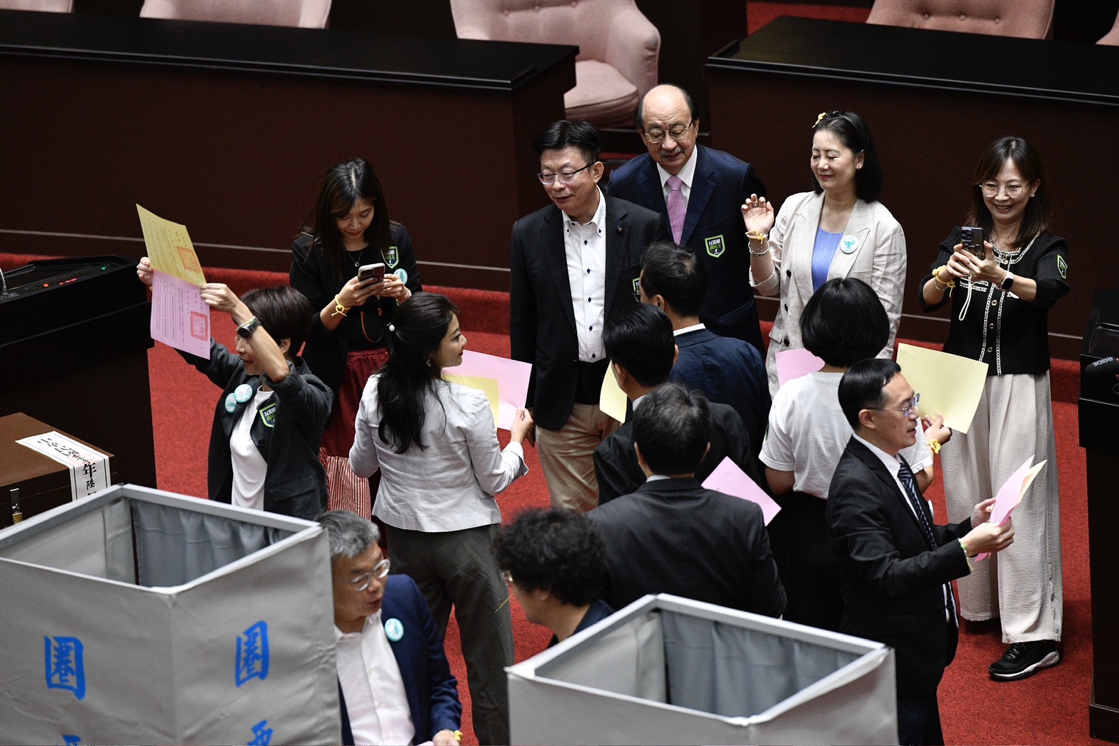 民進黨立委投票結果不敵藍白,下一步將進行釋憲。