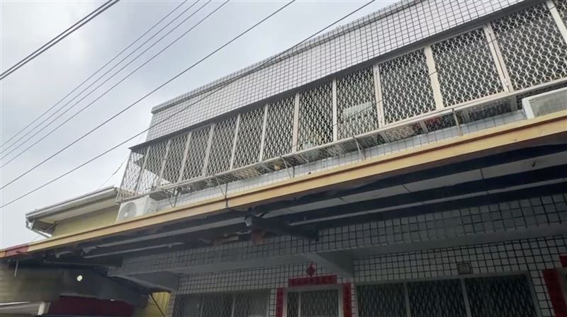 南投市千秋里發生兄弟雙屍案，56歲巖姓哥哥疑因開導弟弟不成引發拉扯，釀成無法挽回的悲劇。（翻攝畫面）