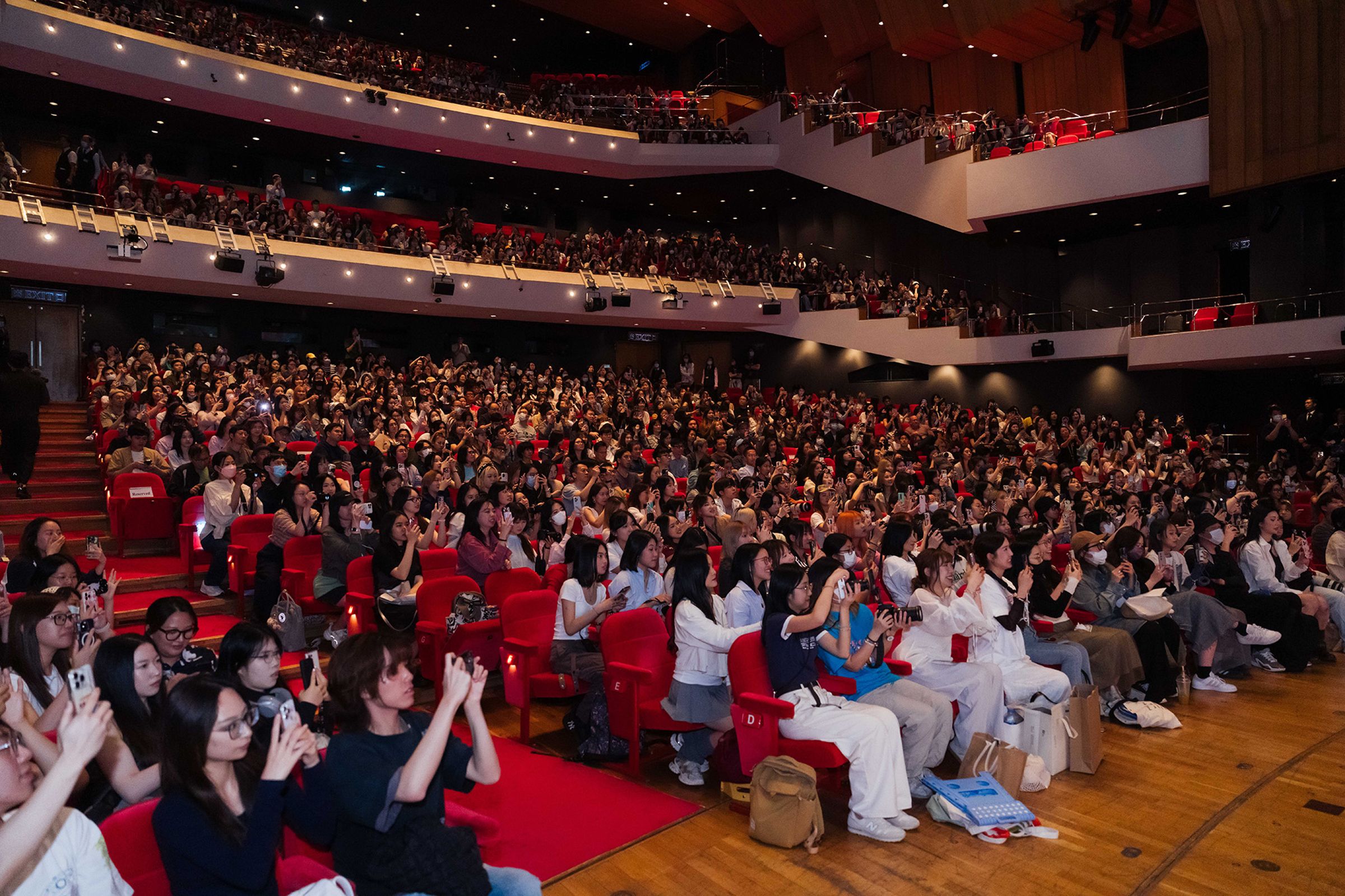 首映現場1300座位座無虛席,還有人炒賣高價黃牛票。(翻滾吧男孩電影提供)