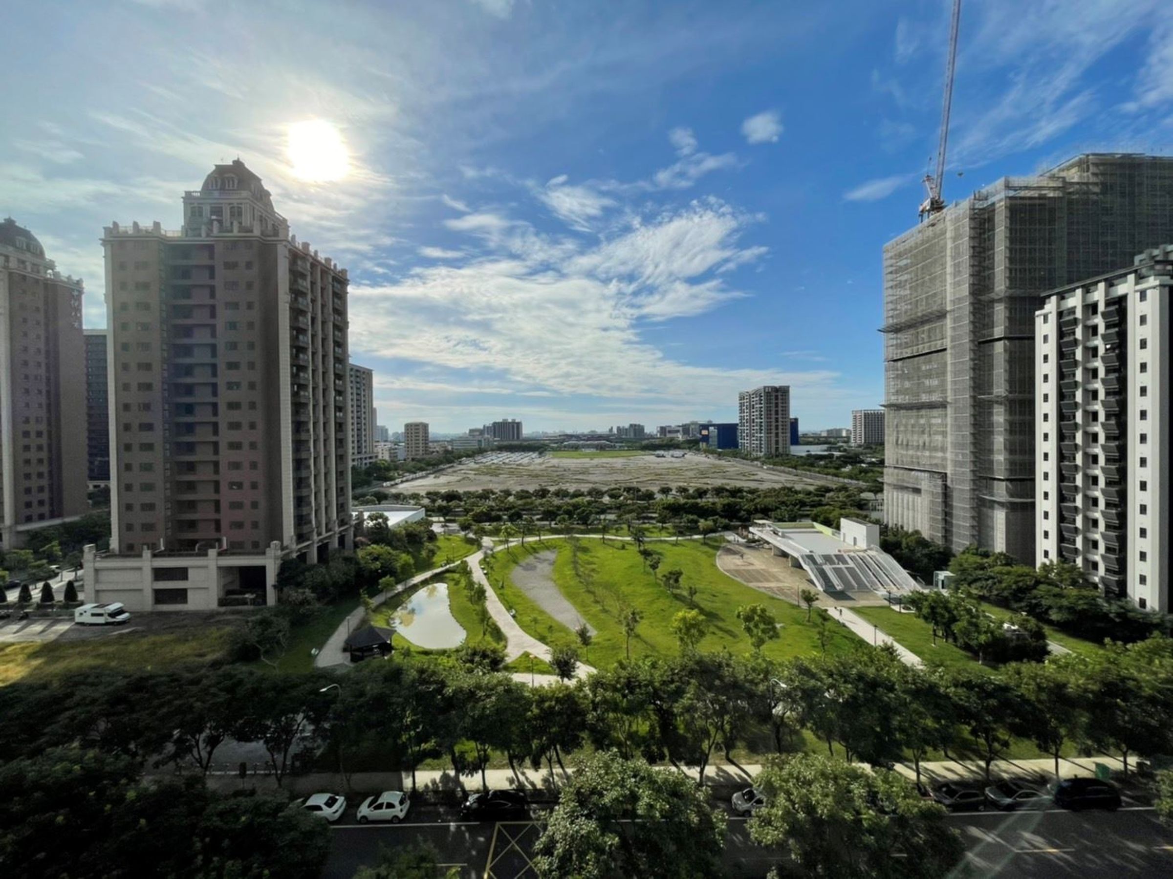 永慶推估桃園A7、青埔重劃區2025年將有3千戶以上預售交屋量，銀行房貸若持續緊縮，恐對區域房市產生衝擊。（房市示意圖）
