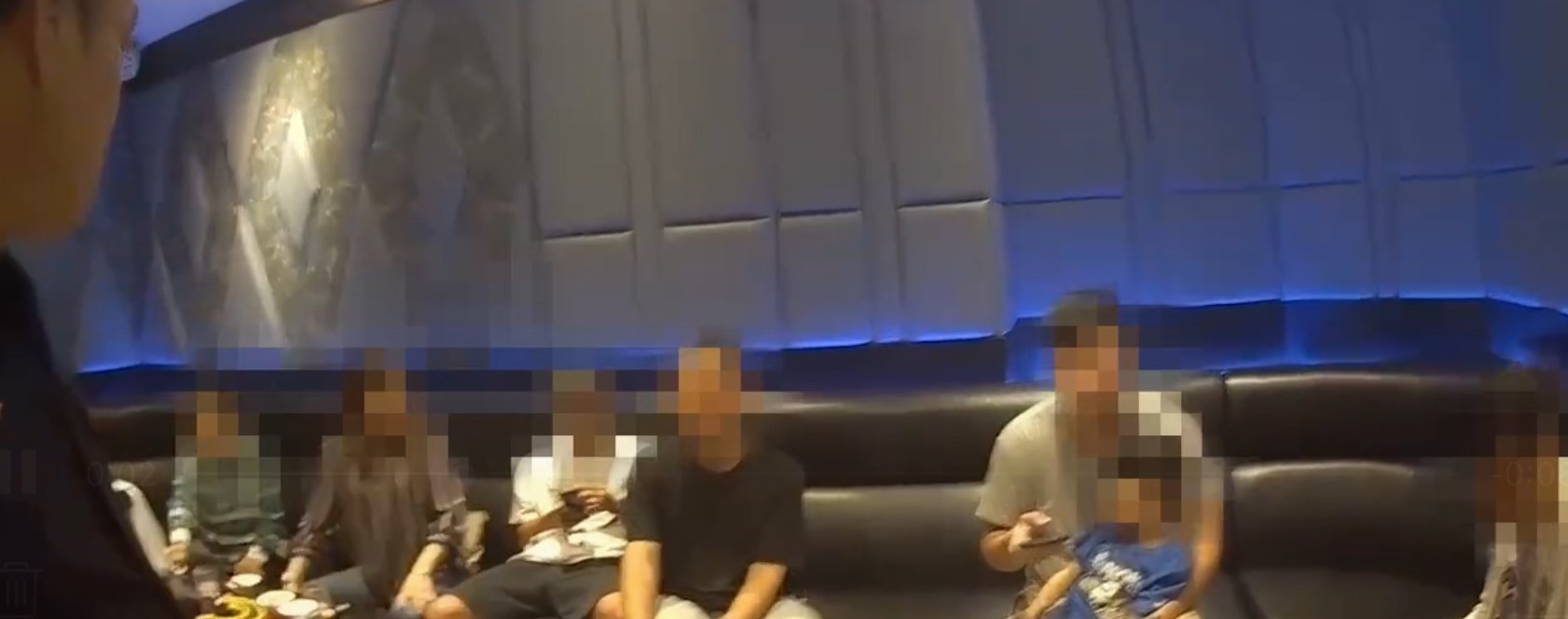 李姓男子在某KTV前與黃男發生口角後，又找4名友人毆打黃男。（林口分局提供）