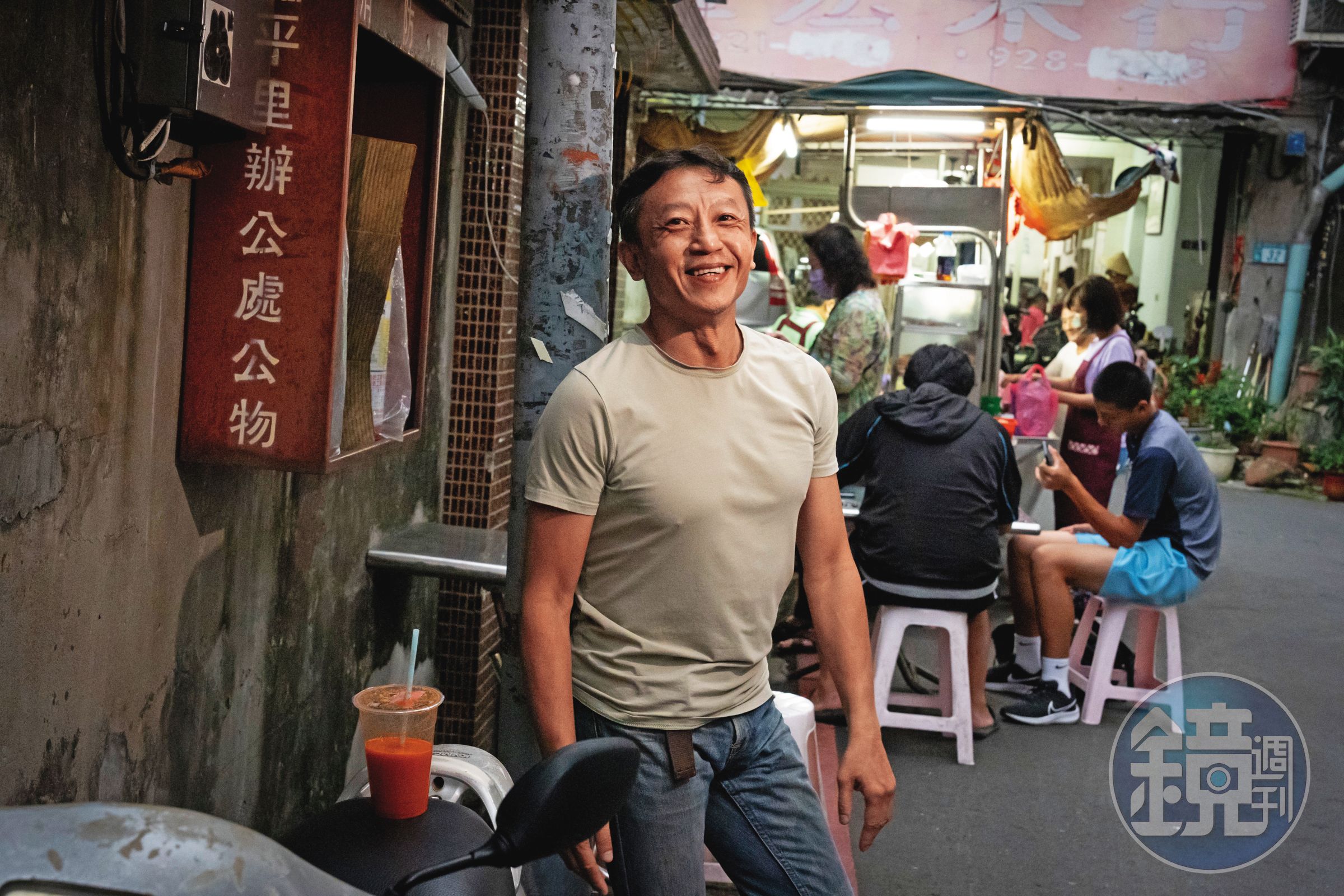 楊雅喆長年在新北永和租屋而居,生活動線就是住家方圓500公尺,他說《血觀音》劇本還是在四號公園的圖書館寫的。