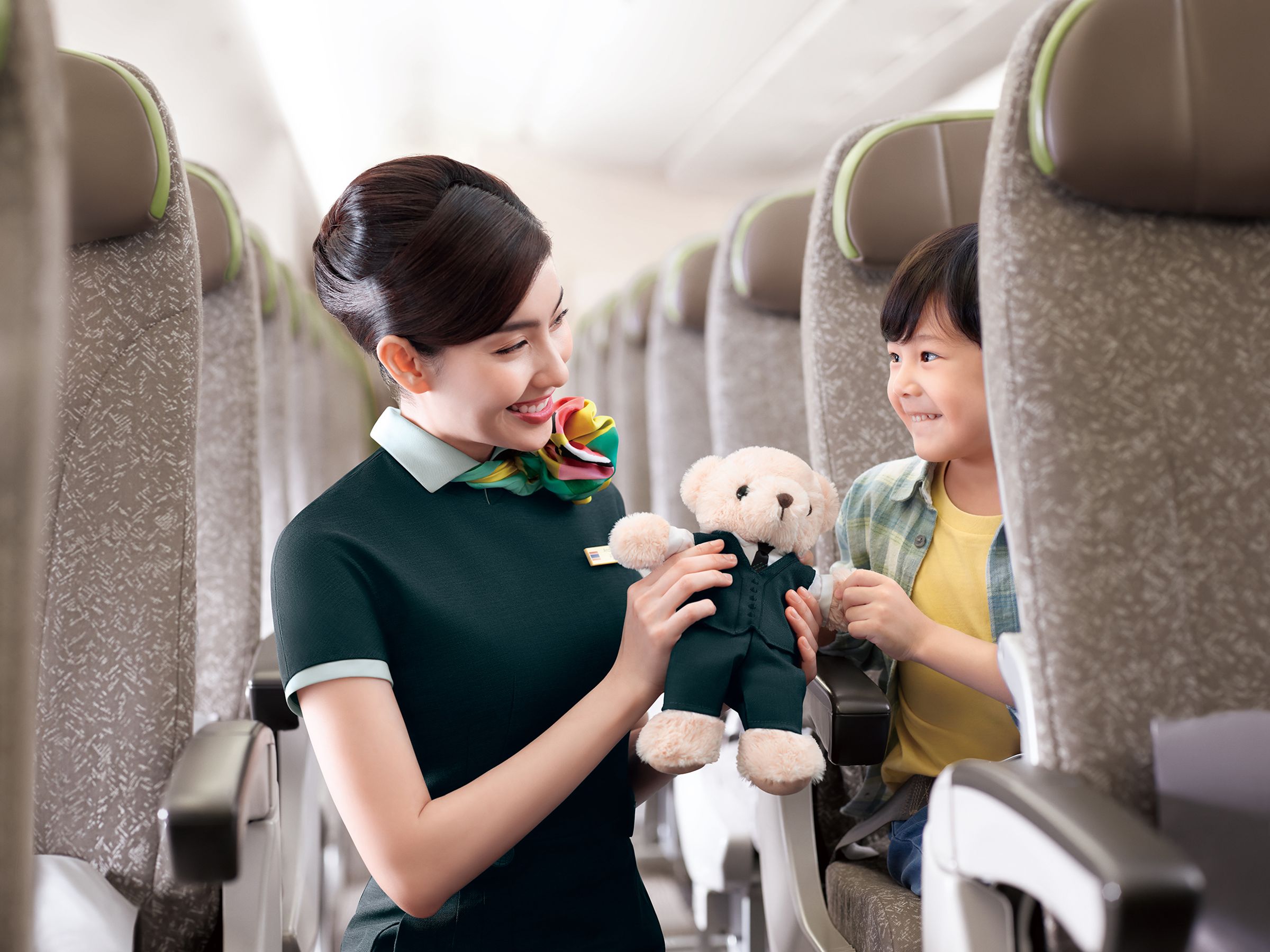 航空業者針對親子家庭需求提供相關服務，獲國際評比肯定。（圖／長榮航空提供）